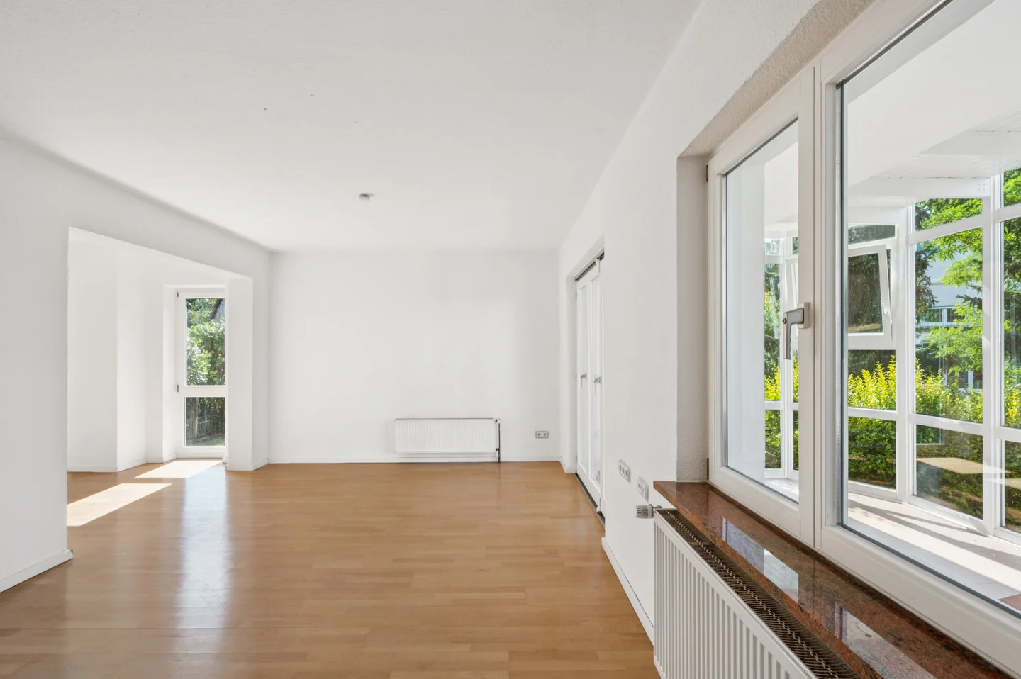 Großzügiges Reihenendhaus mit Wintergärten und ausgebautem Dachgeschoss - Foto 1
