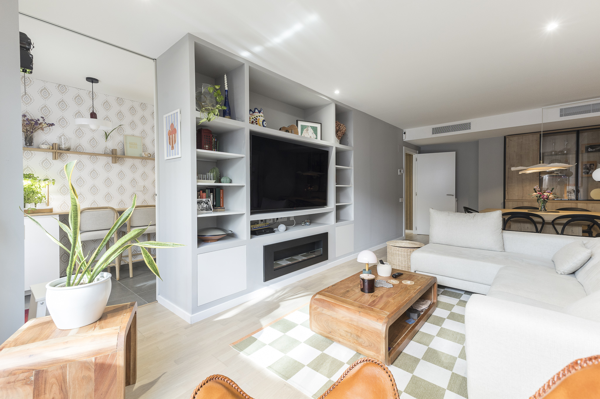 3-bedroom nearly new build apartment with communal pool in La Bordeta