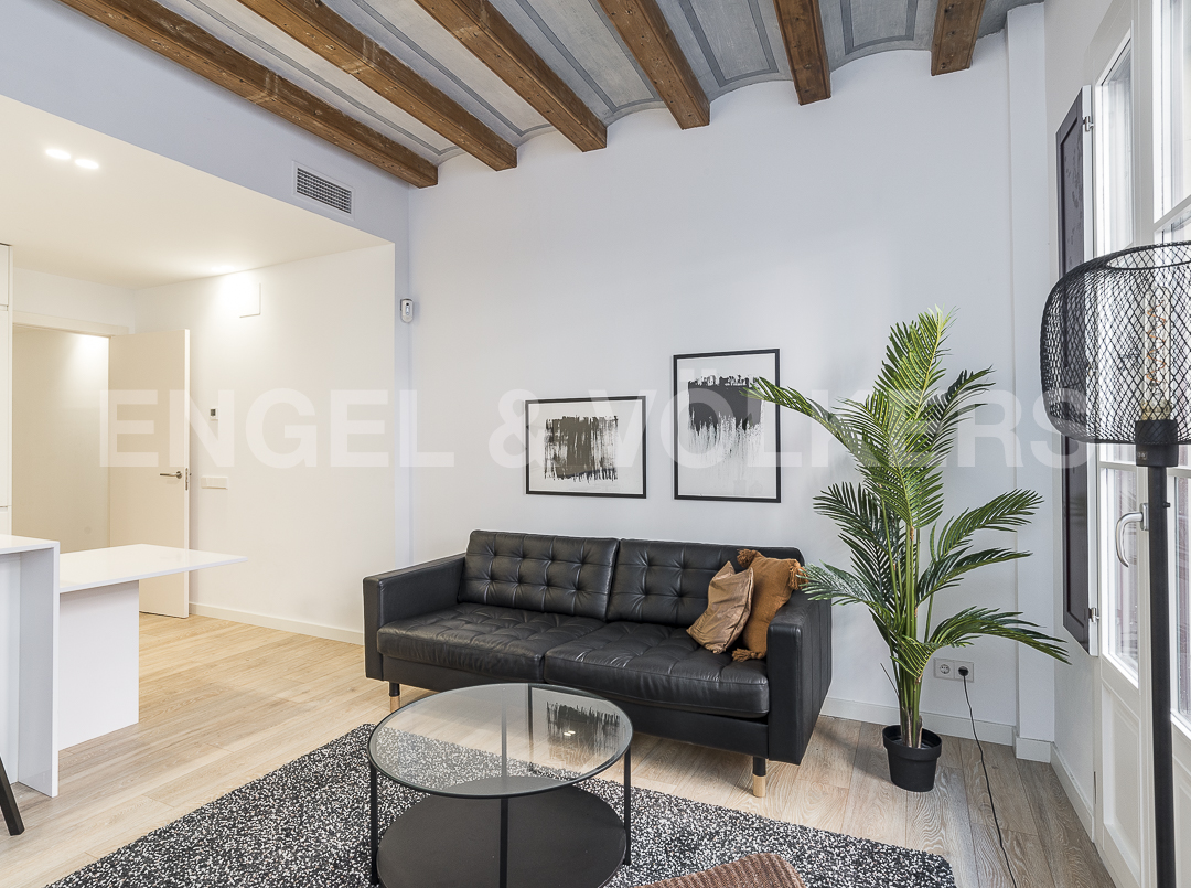 Renovated penthouse with terrace in Gothic
