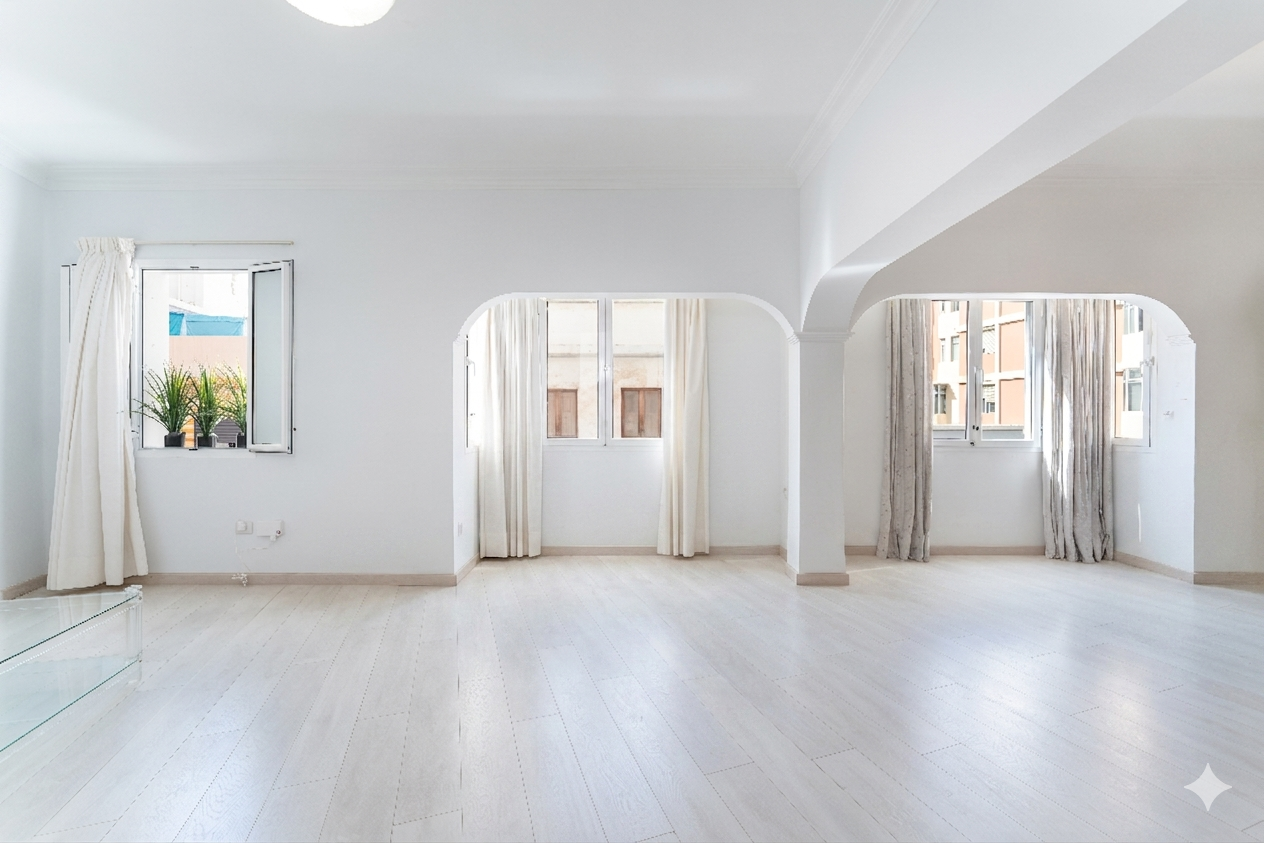 Bright apartment in the Triana area