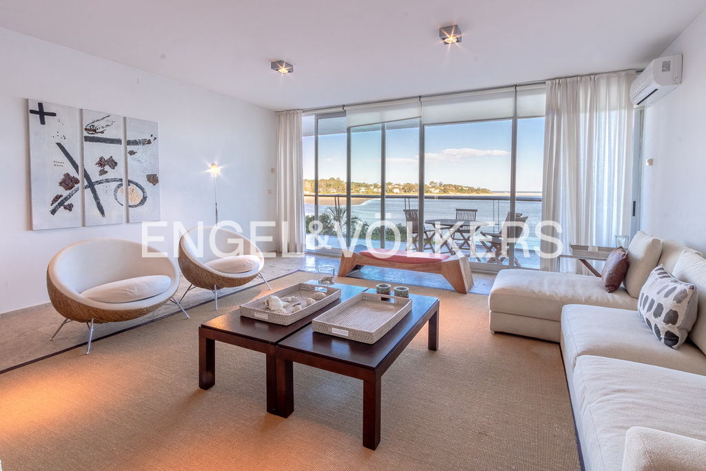 Elegante apartamento con excelentes vistas.