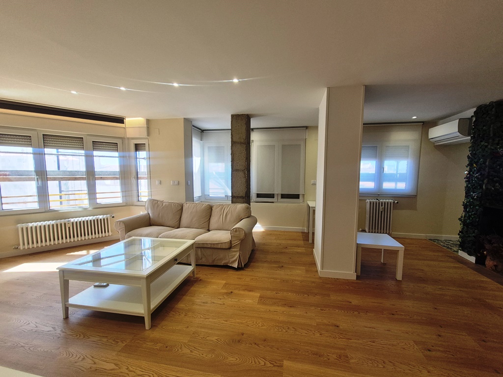 Elegante apartamento renovado con acabados contemporáneos, en el centro de Valladolid