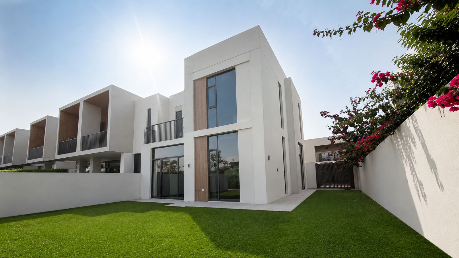 Corner Unit | Vacant  | Big garden