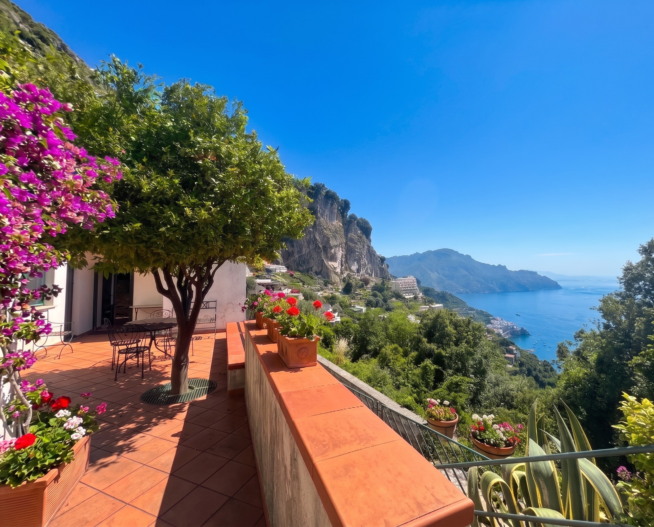 Einfamilienhaus mit Panoramablick auf das Meer und eigenem Parkplatz