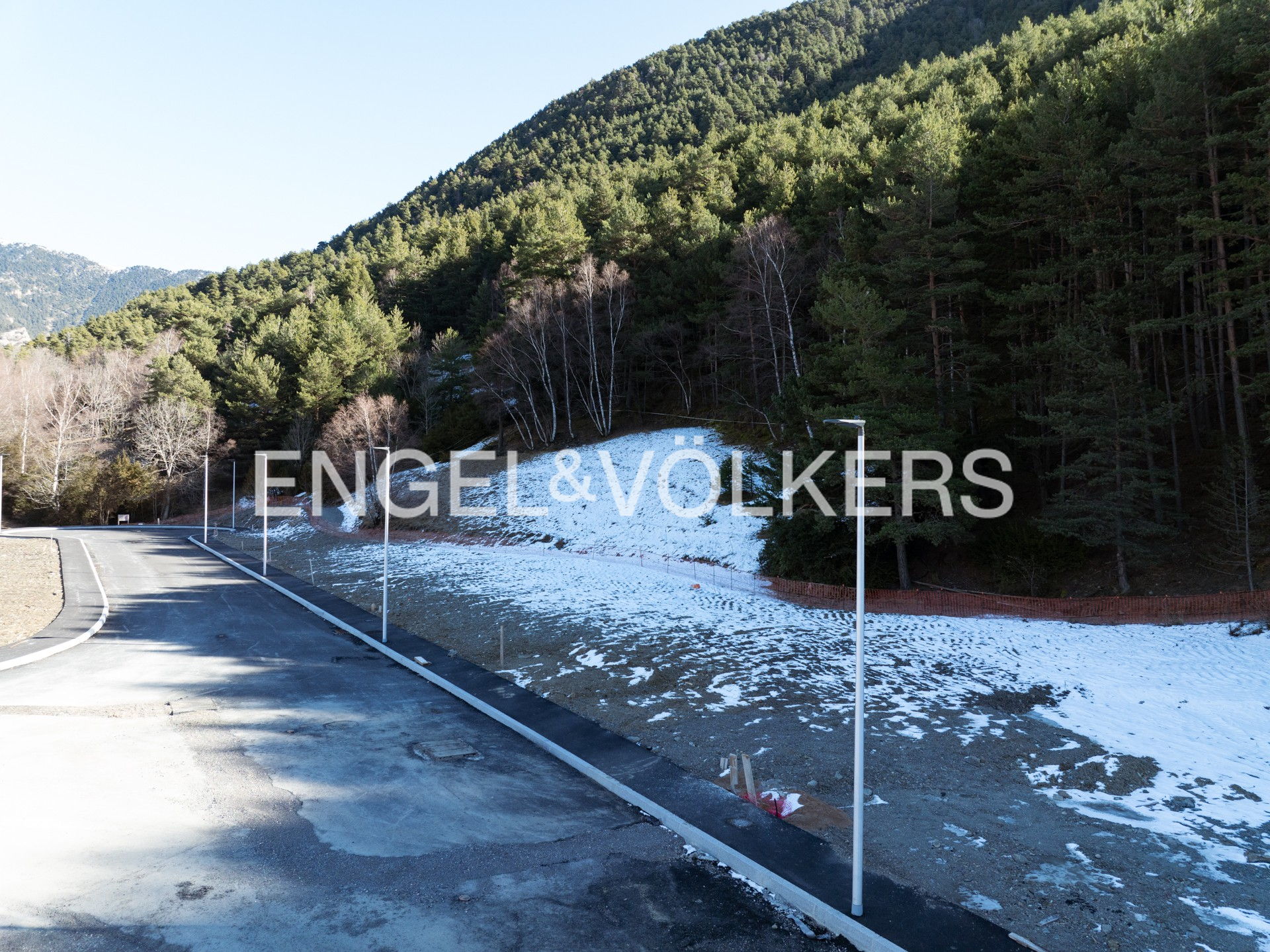 Exceptional plot for building a single-family house surrounded by nature.