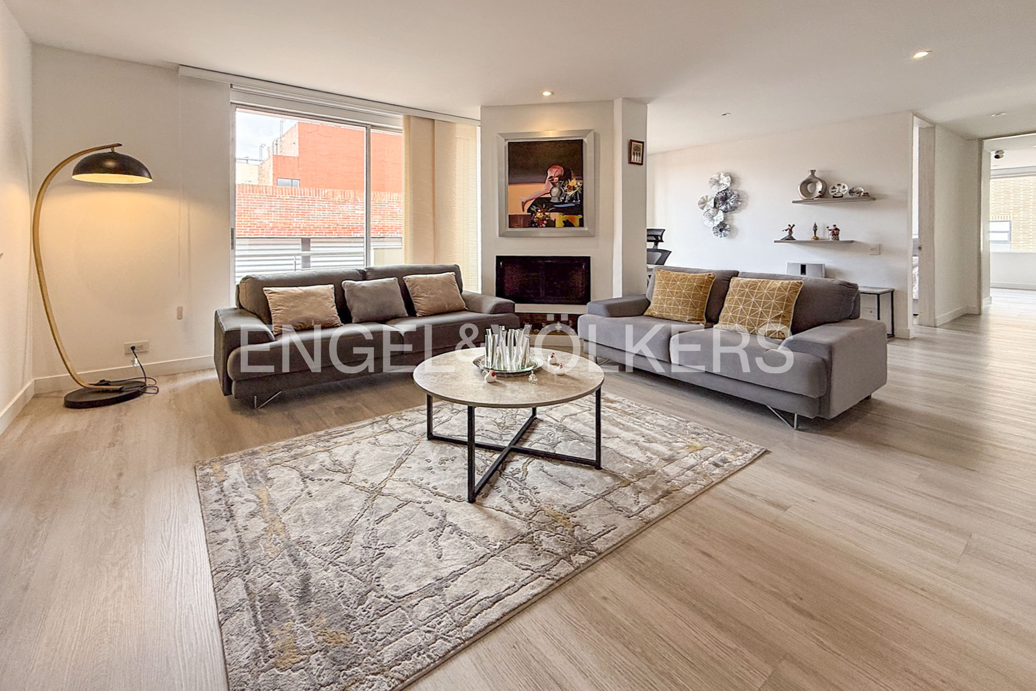 Apartamento Iluminado con balcón para venta en El Virrey