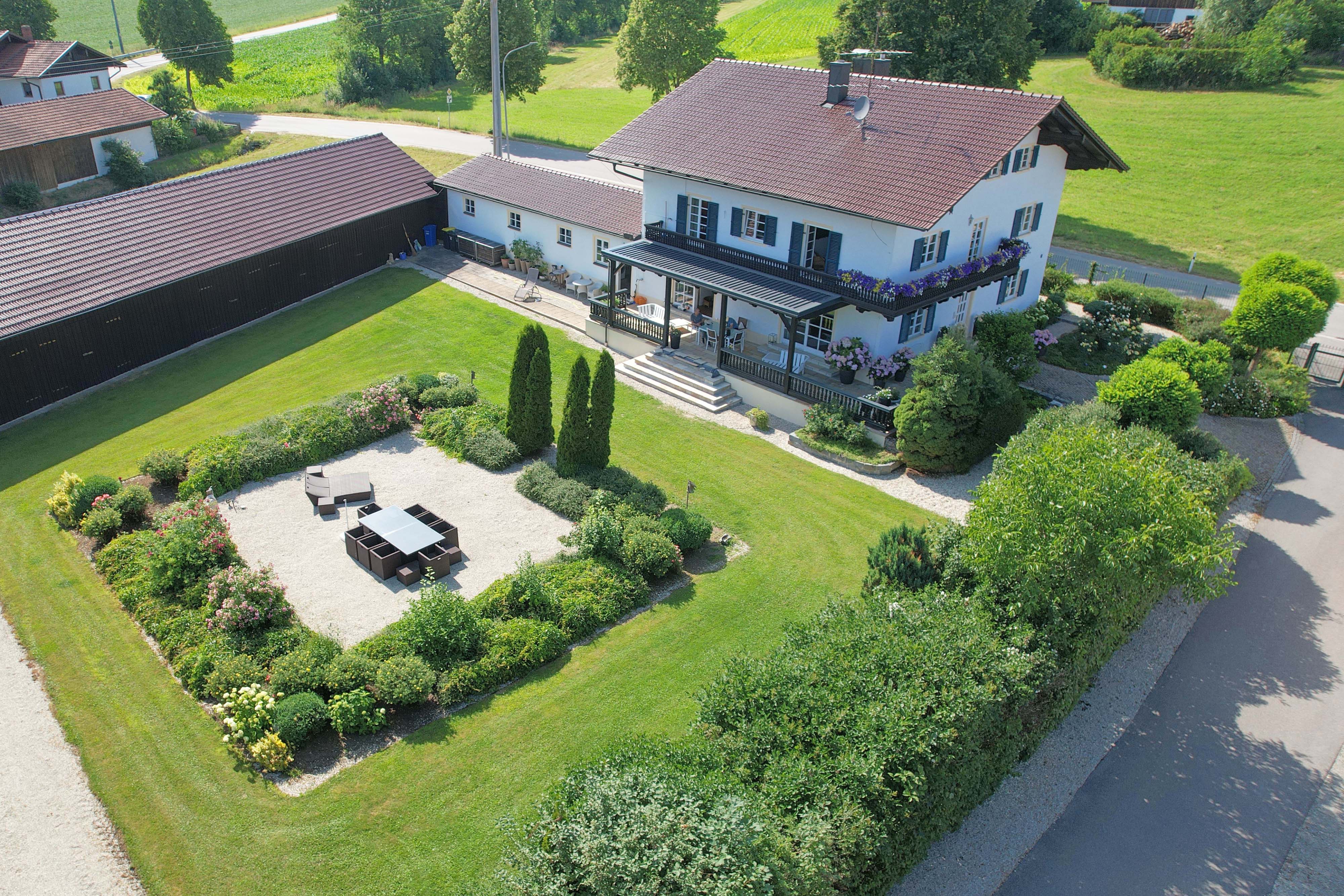 Repräsentativer Landsitz mit professioneller Reit- und Zuchtanlage in Niederbayern!