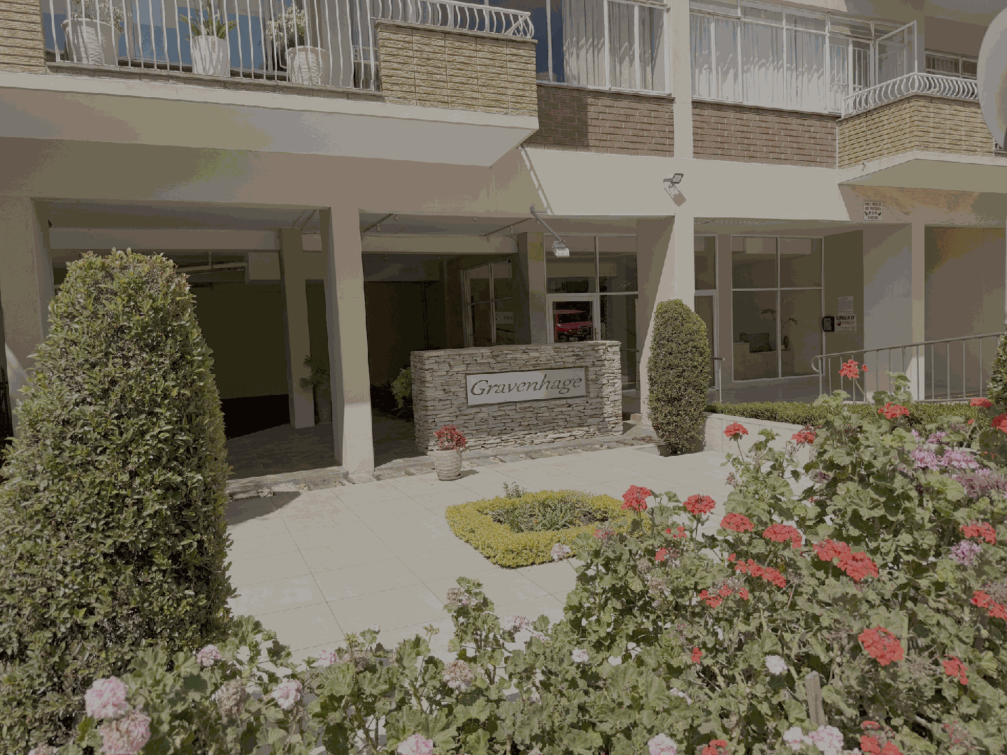 2 bed semi furnished at Gravenhage
