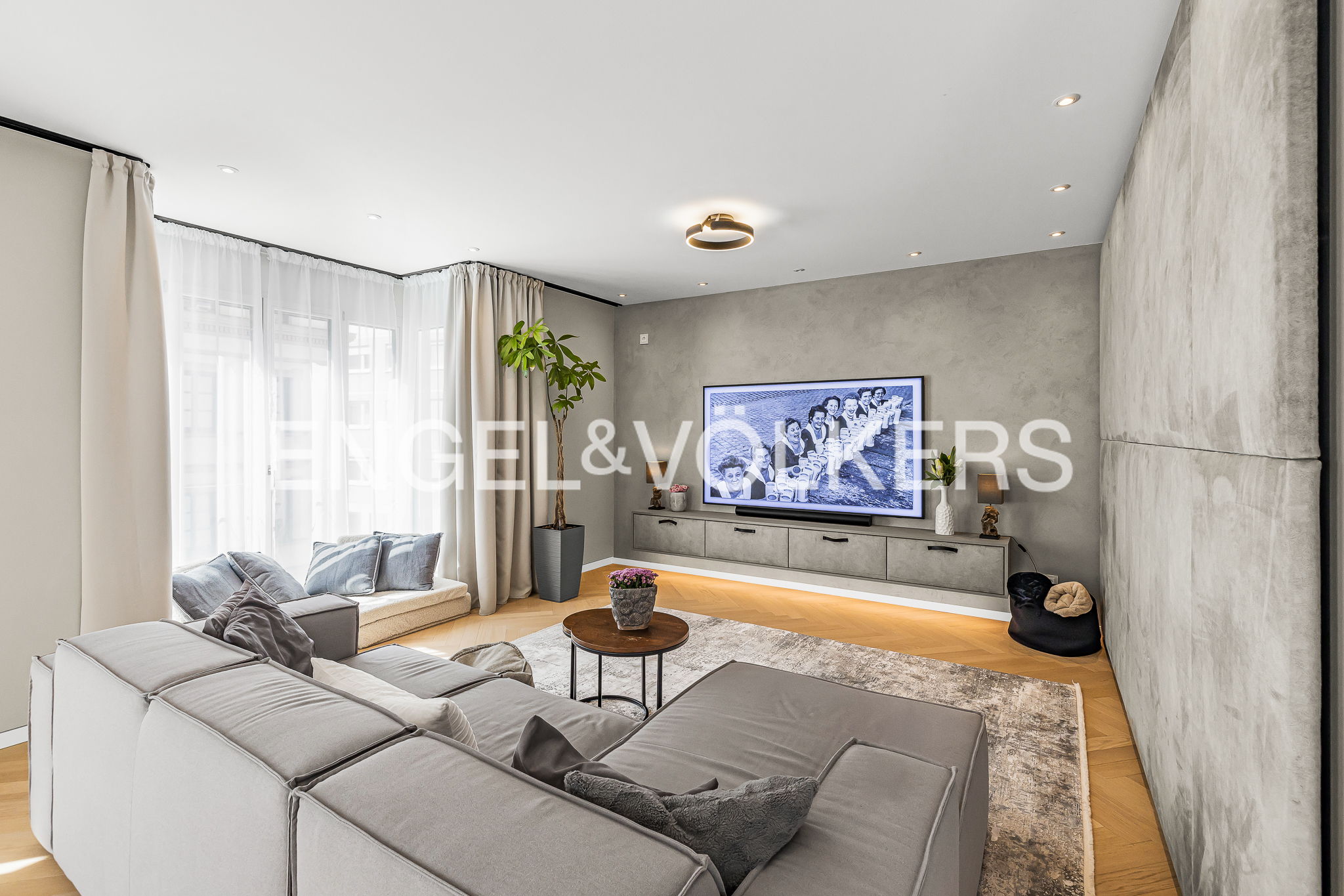 Exclusive living with rooftop terrace directly at the English Garden