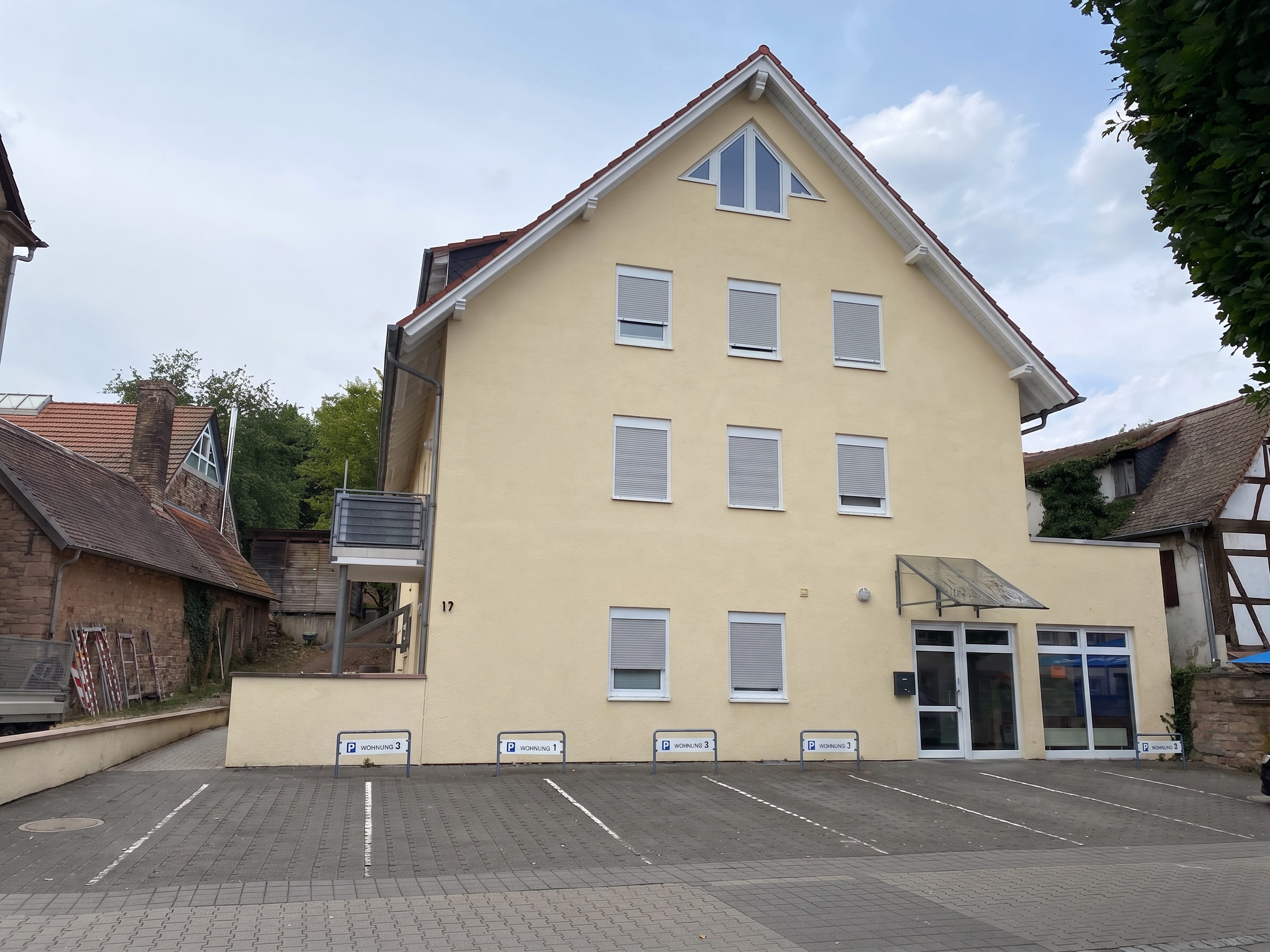 Moderne 3-Zimmer-Wohnung mit Garten und Stellplatz!