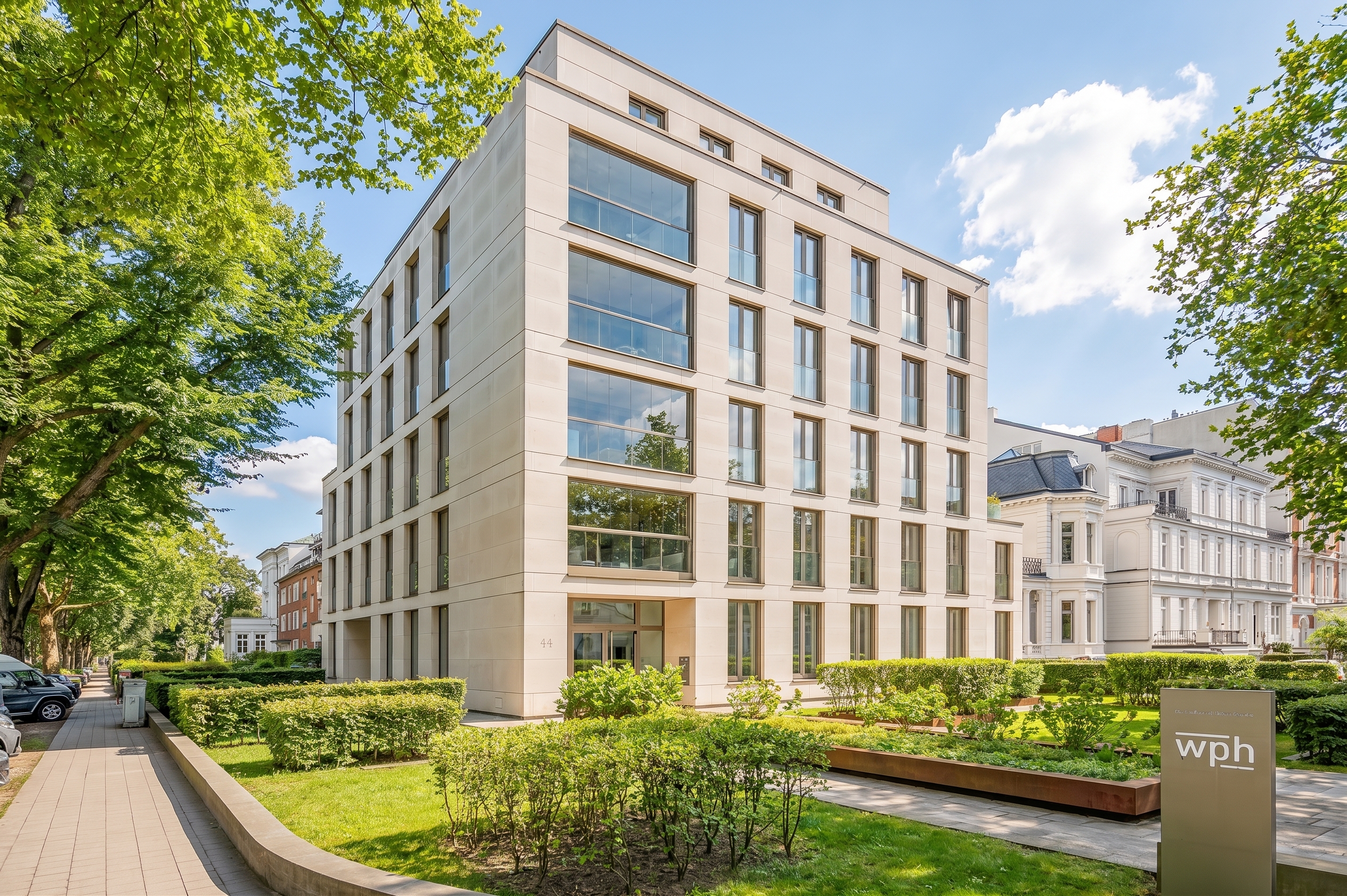 Privat, hell, einzigartig: Endetage mit großer Dachterrasse!