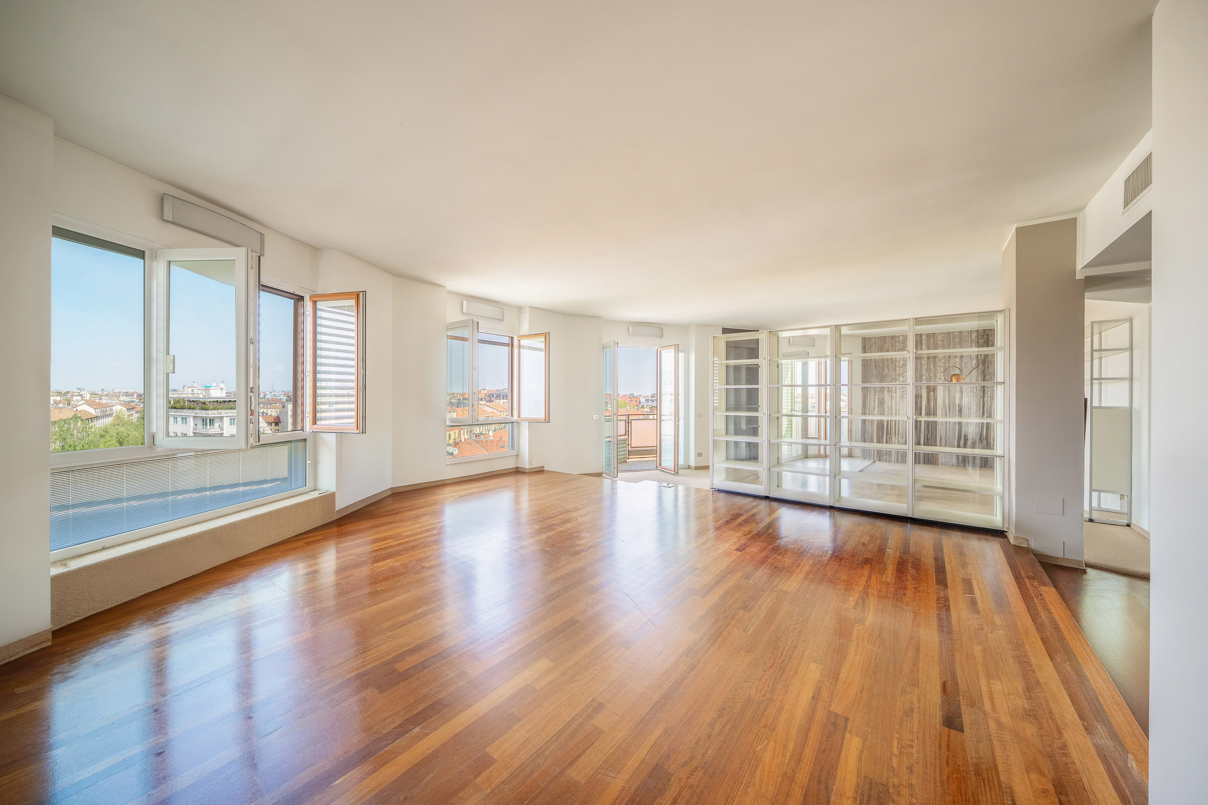 Attico e superattico con terrazzo panoramico                                                       in via Plinio