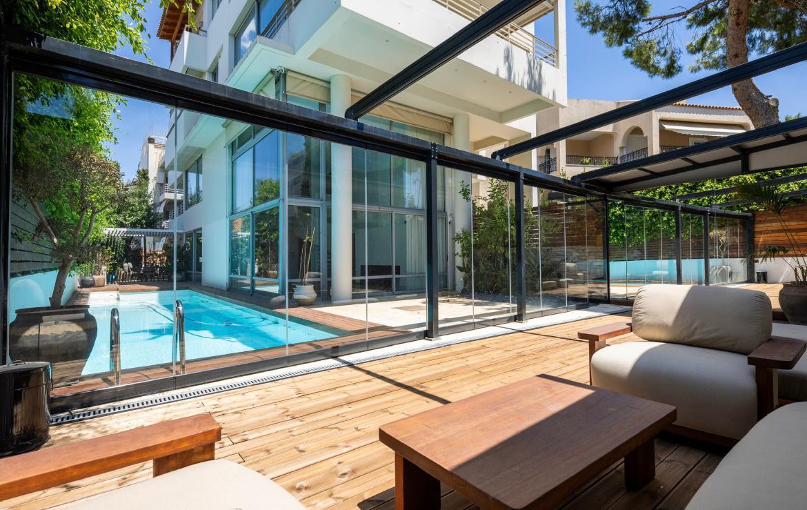 Luxury ground floor maisonette 209 sqm.  private garden & swimming pool