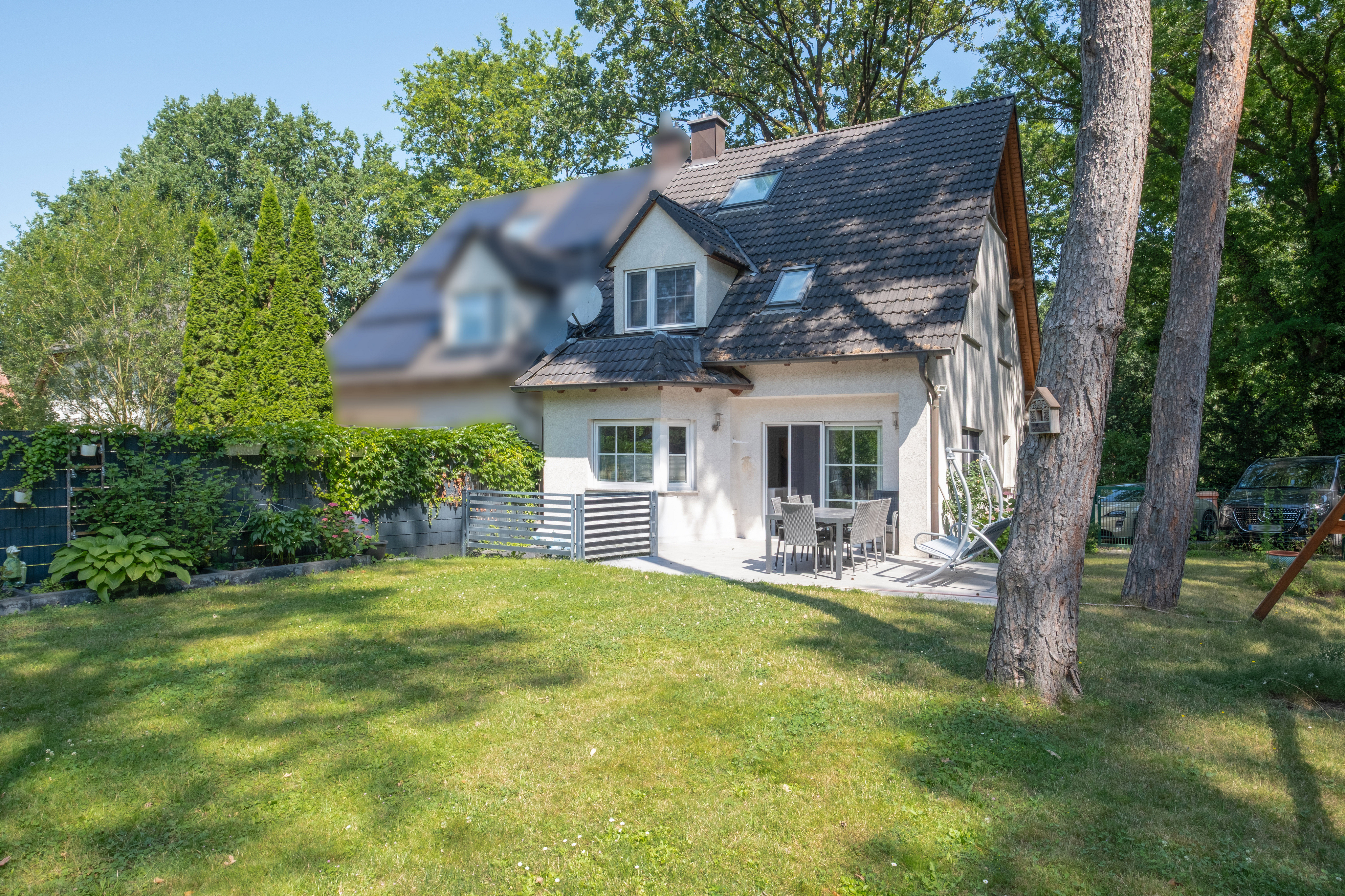 Moderne Doppelhaushälfte – Komfort trifft Wohnlichkeit mit Garten und Stellplätzen