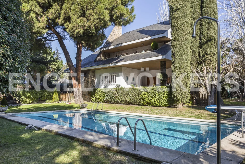 Villa with pool and garden in Conde de Orgaz