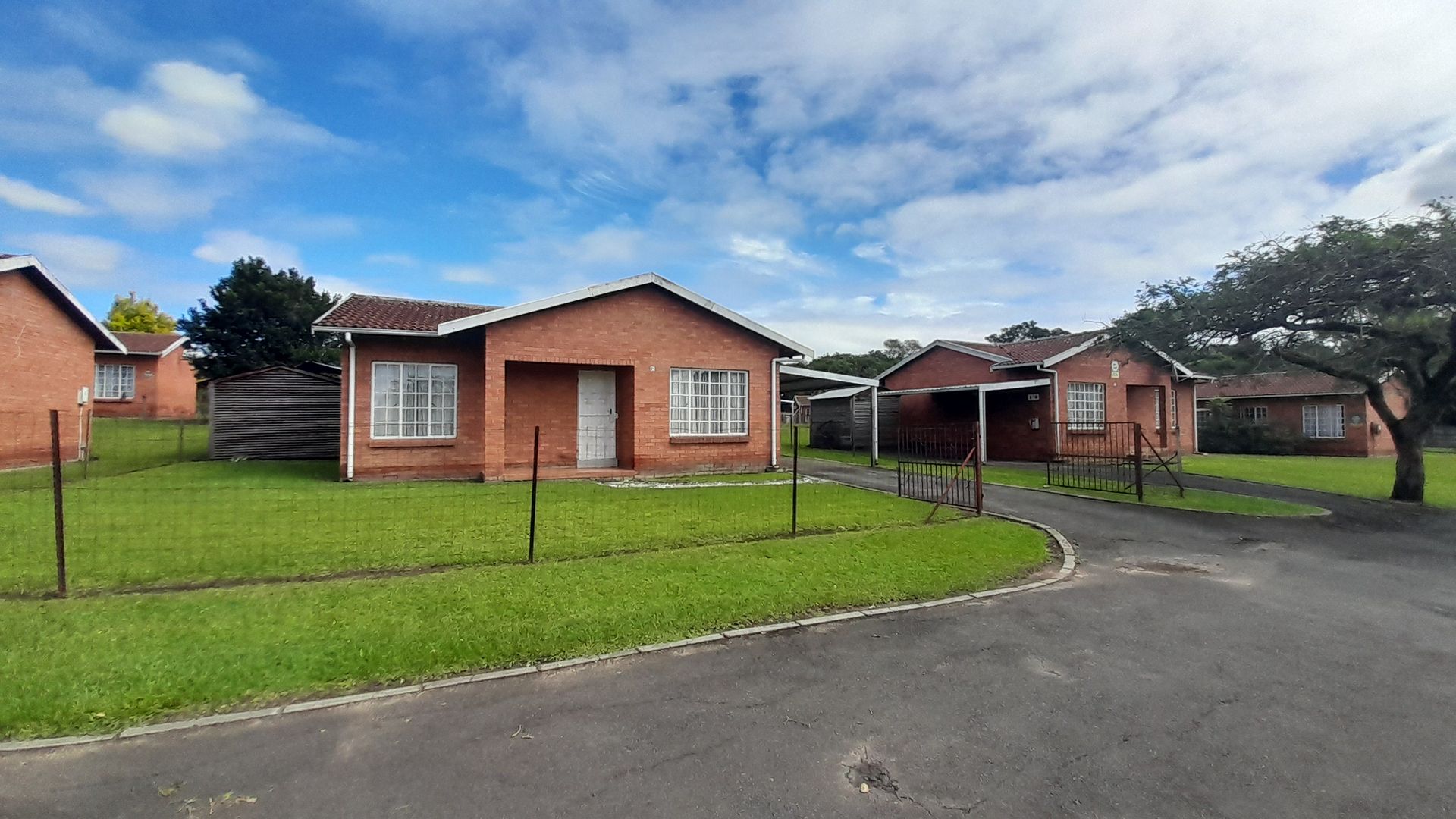 Modern 2‑Bedroom Home in Lincoln Meade – Secure, Stylish & Family‑Friendly!