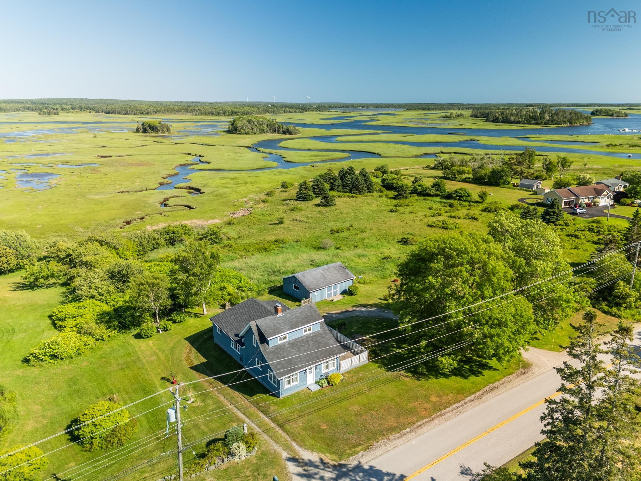 4 Bedroom Family Home Set On 4.42 Acres