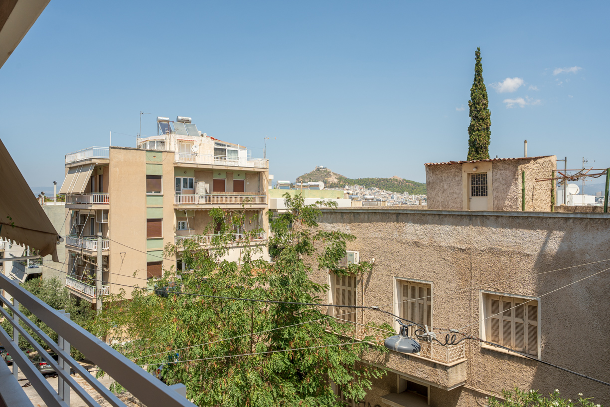 Airy and Bright apartment in Mets with Open View