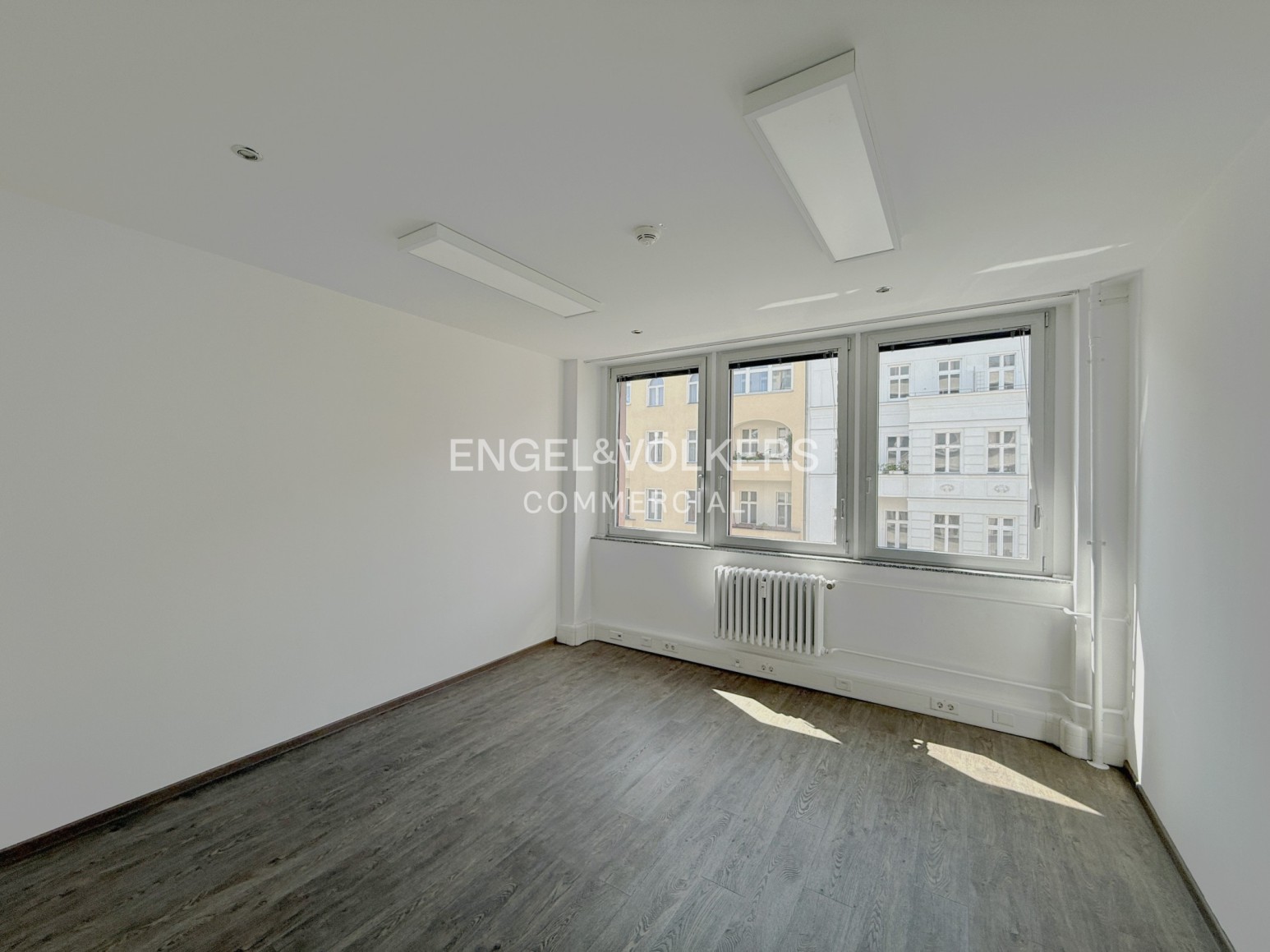 Helles Büro nahe Fehrbelliner Platz