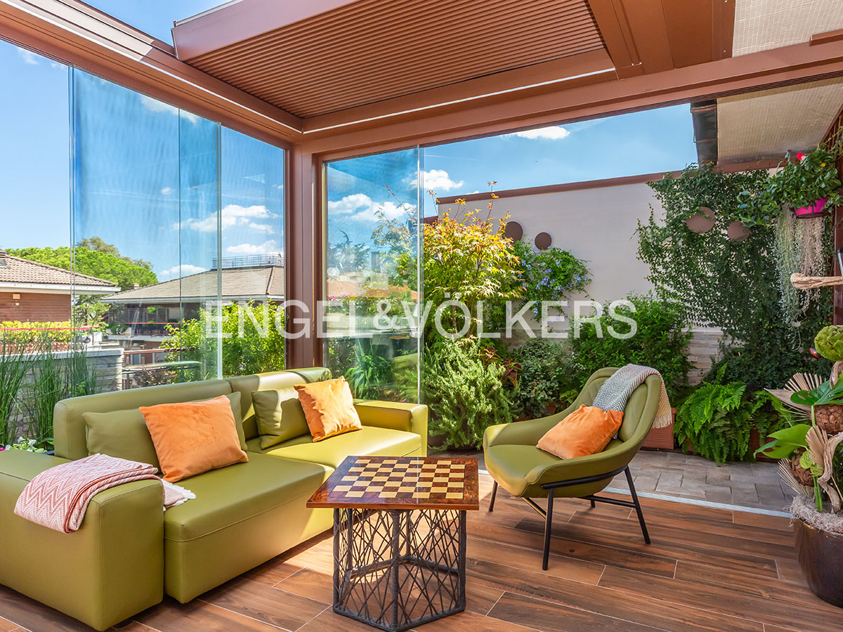 Exclusive penthouse with terrace in the Parco Scott area