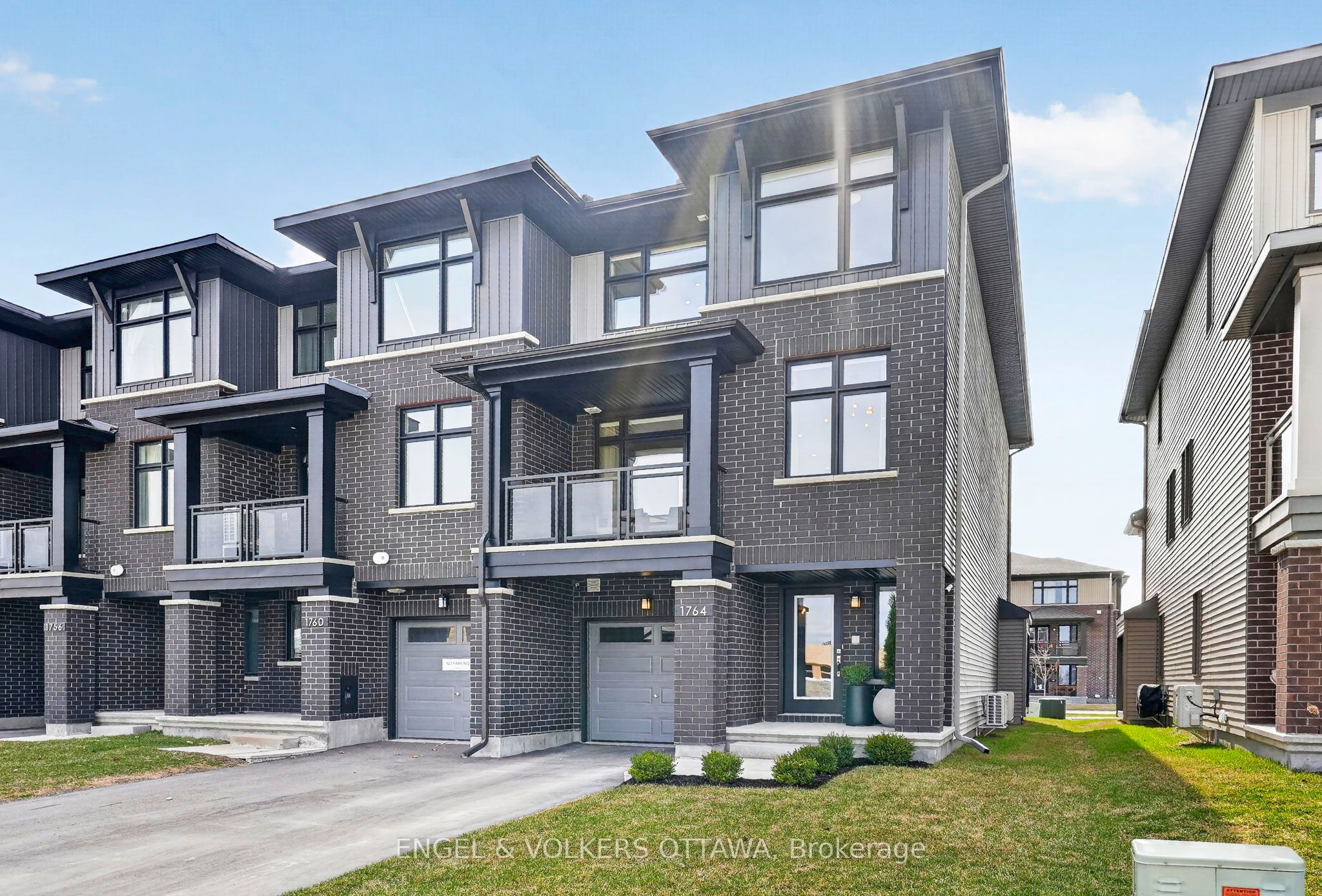 Beautifully Upgraded 3-Storey End-Unit in Orleans.