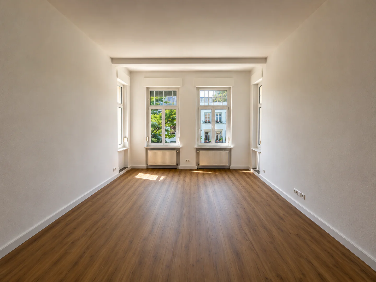 Elegante 4-Zimmer-Altbauwohnung mit Balkon in begehrter Lage Magdeburgs - Photo 1