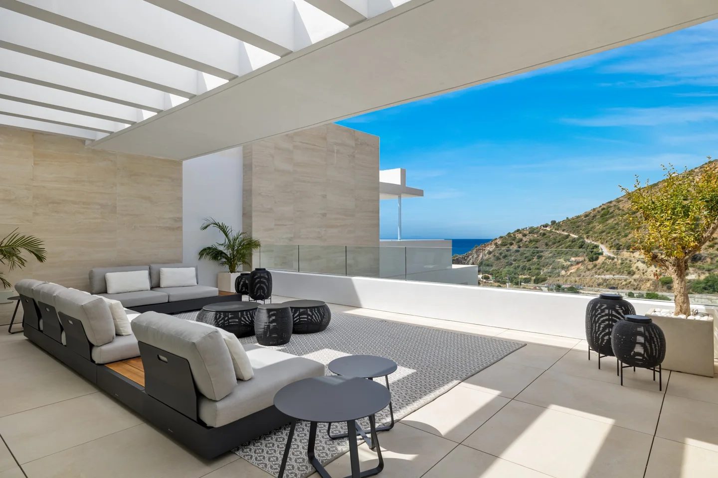 Atemberaubendes Penthouse mit Panoramablick und Zugang zu luxuriösen Annehmlichkeiten