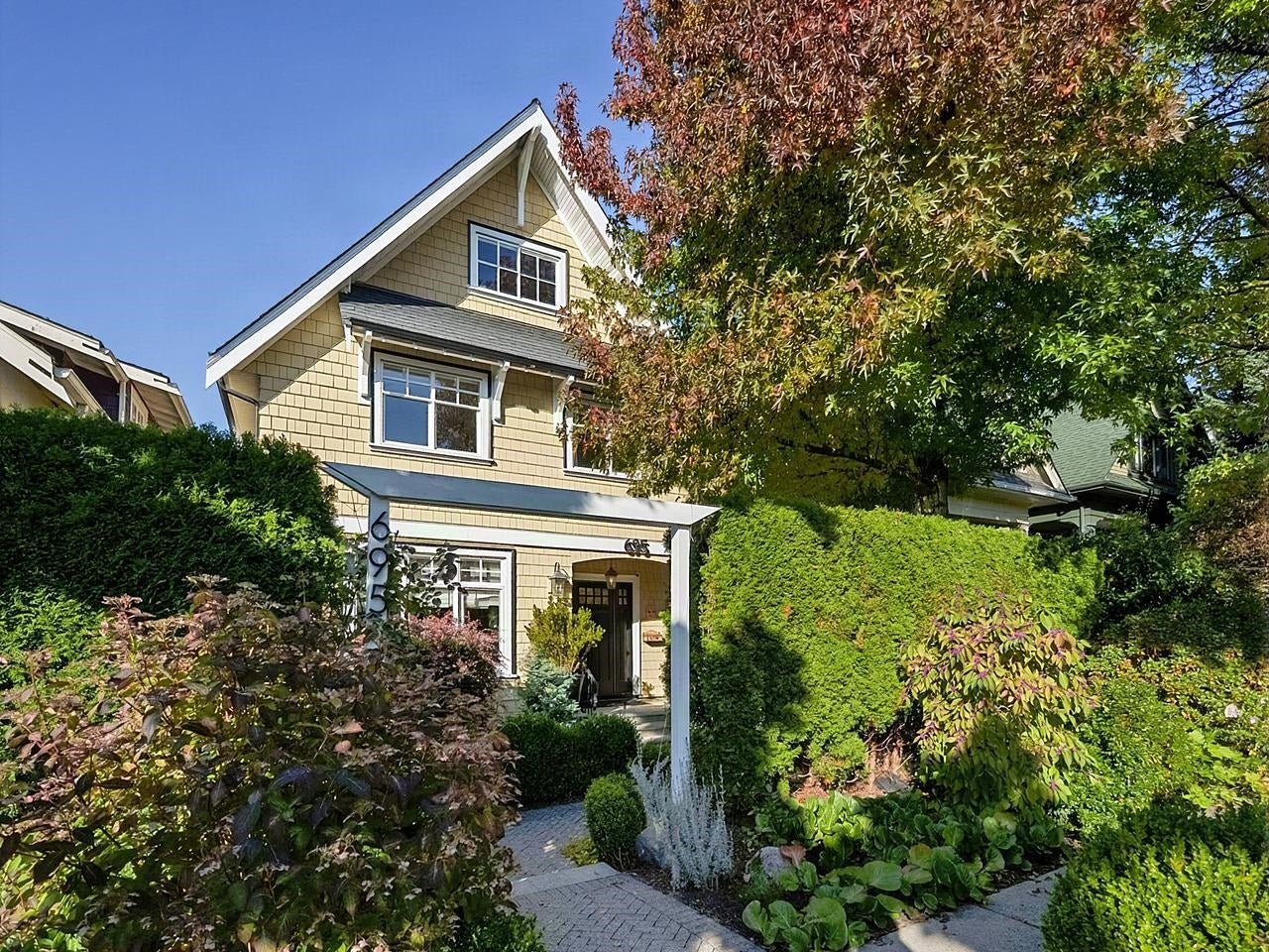 Discover Your Sophisticated Cambie Residence