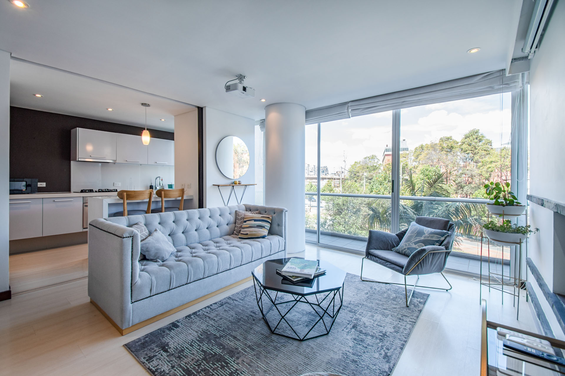Apartamento amoblado con balcón para arriendo Chicó Norte