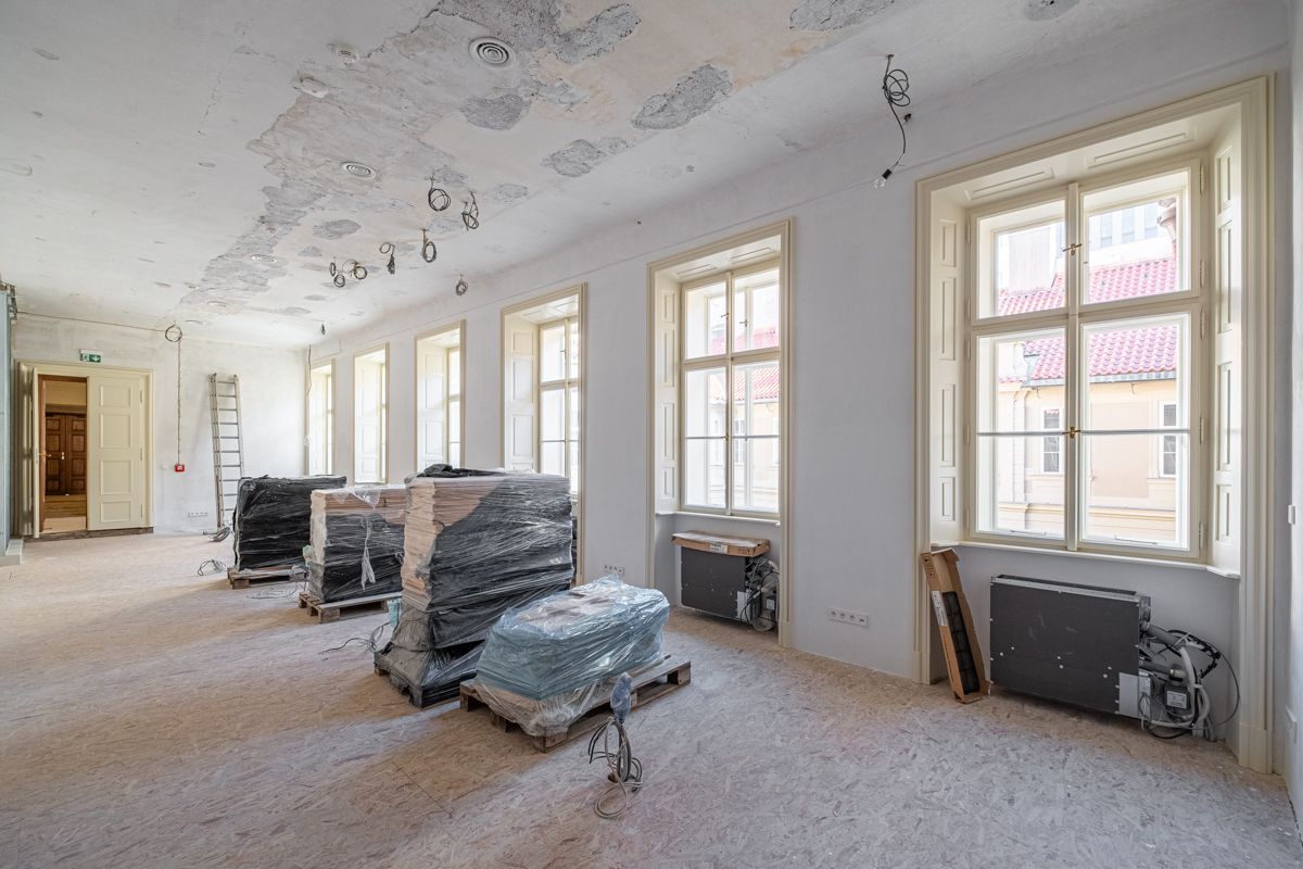 Commercial space in a reconstructed Baroque palace