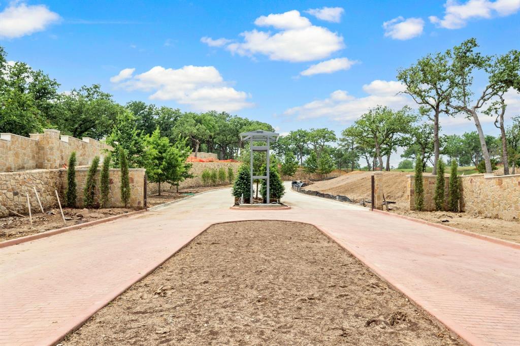 Build your dream estate in Bluffs Colleyville
