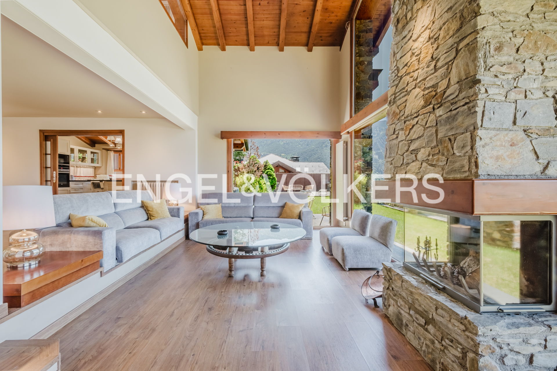 Exclusive charming house with stunning panoramic views and a sunny private garden