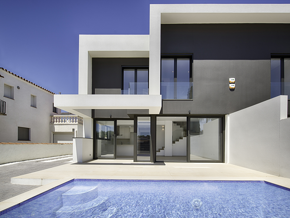 Casa d'obra nova en una ubicació immillorable