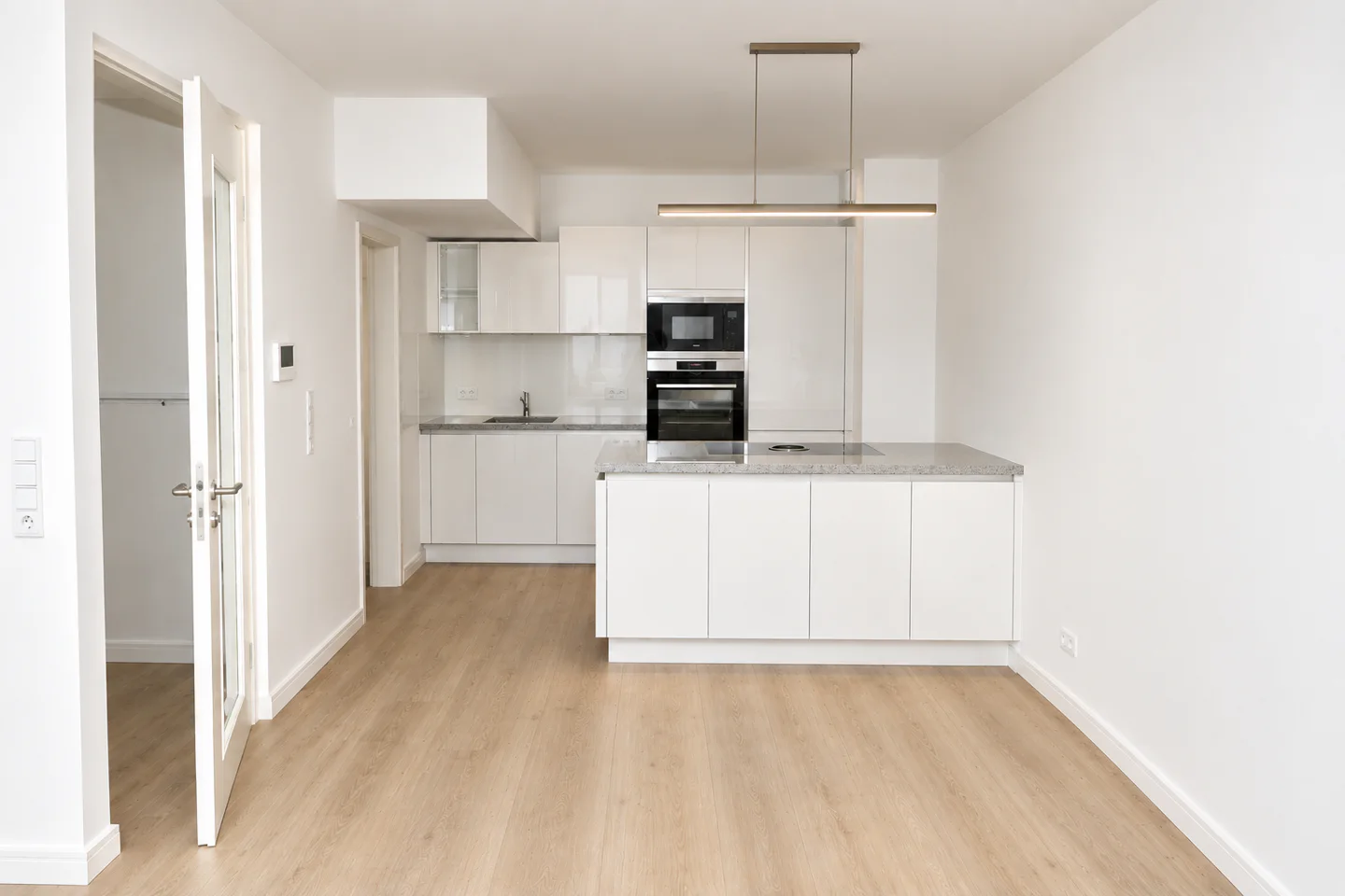 Ein Katzensprung zum Waldpark Falkenstein: Moderne 2-Zimmerwohnung mit Tiefgaragenstellplatz - Photo 1
