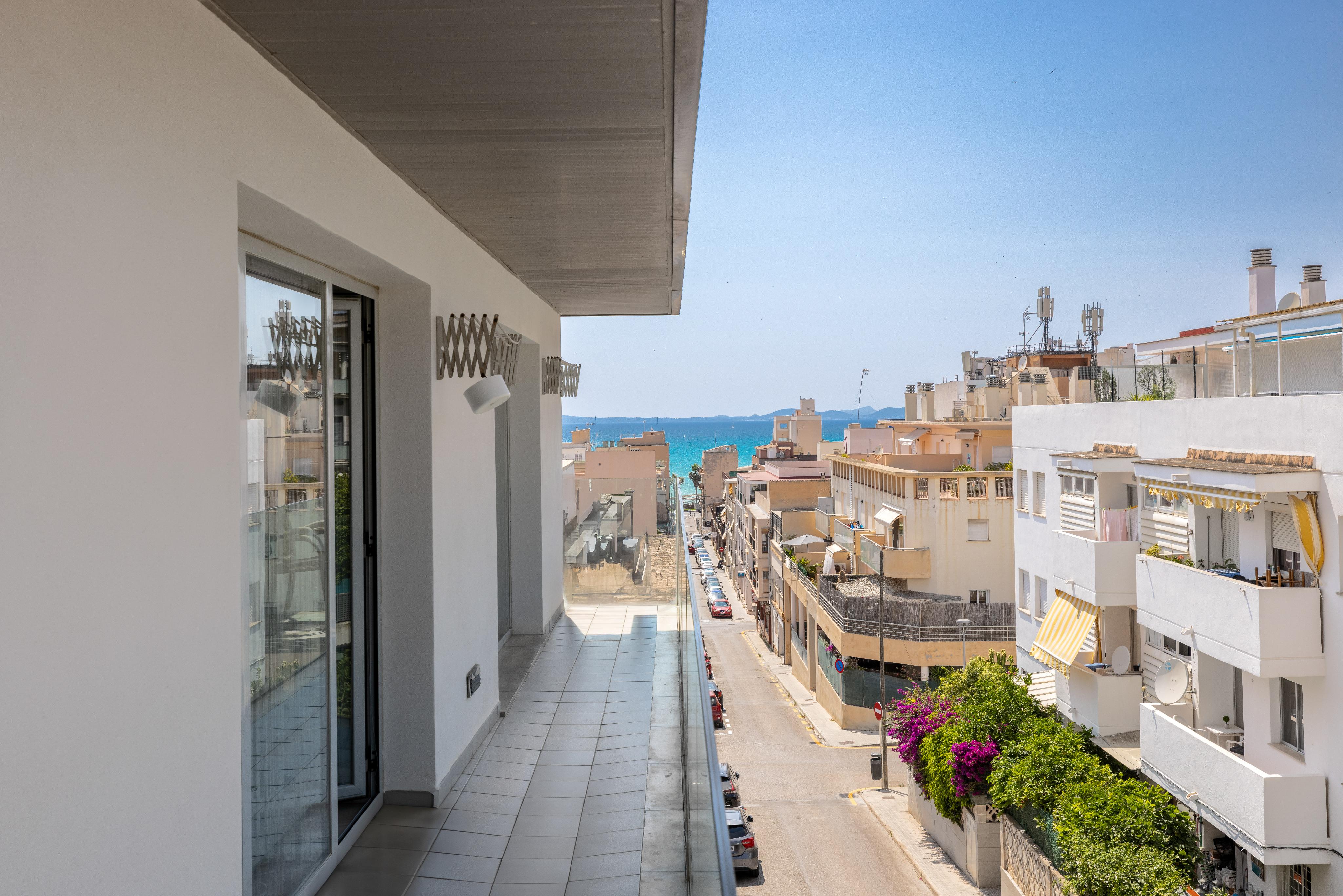 Spacious apartment with community pool