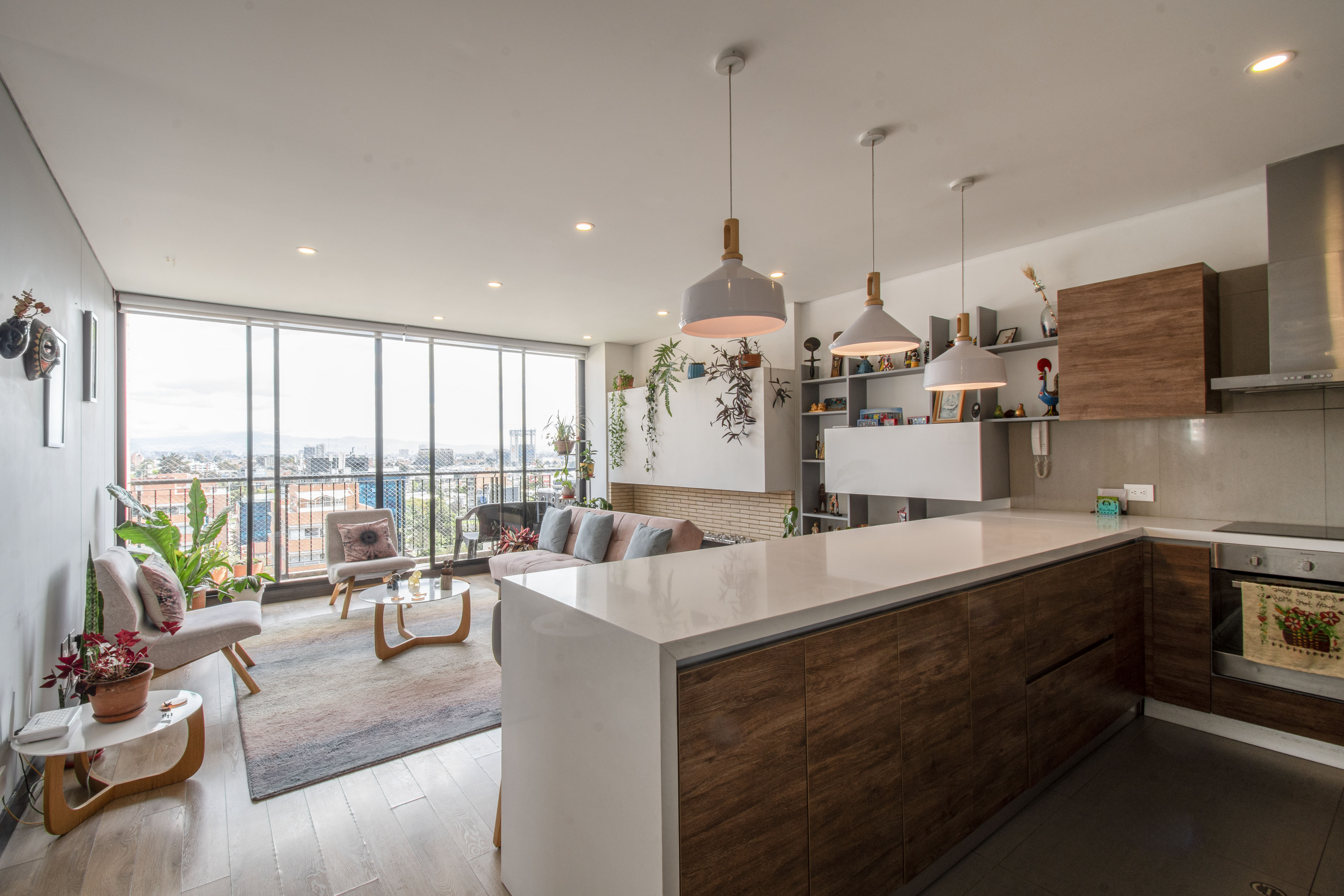 Apartamento con vista y balcón para arriendo en Chicó