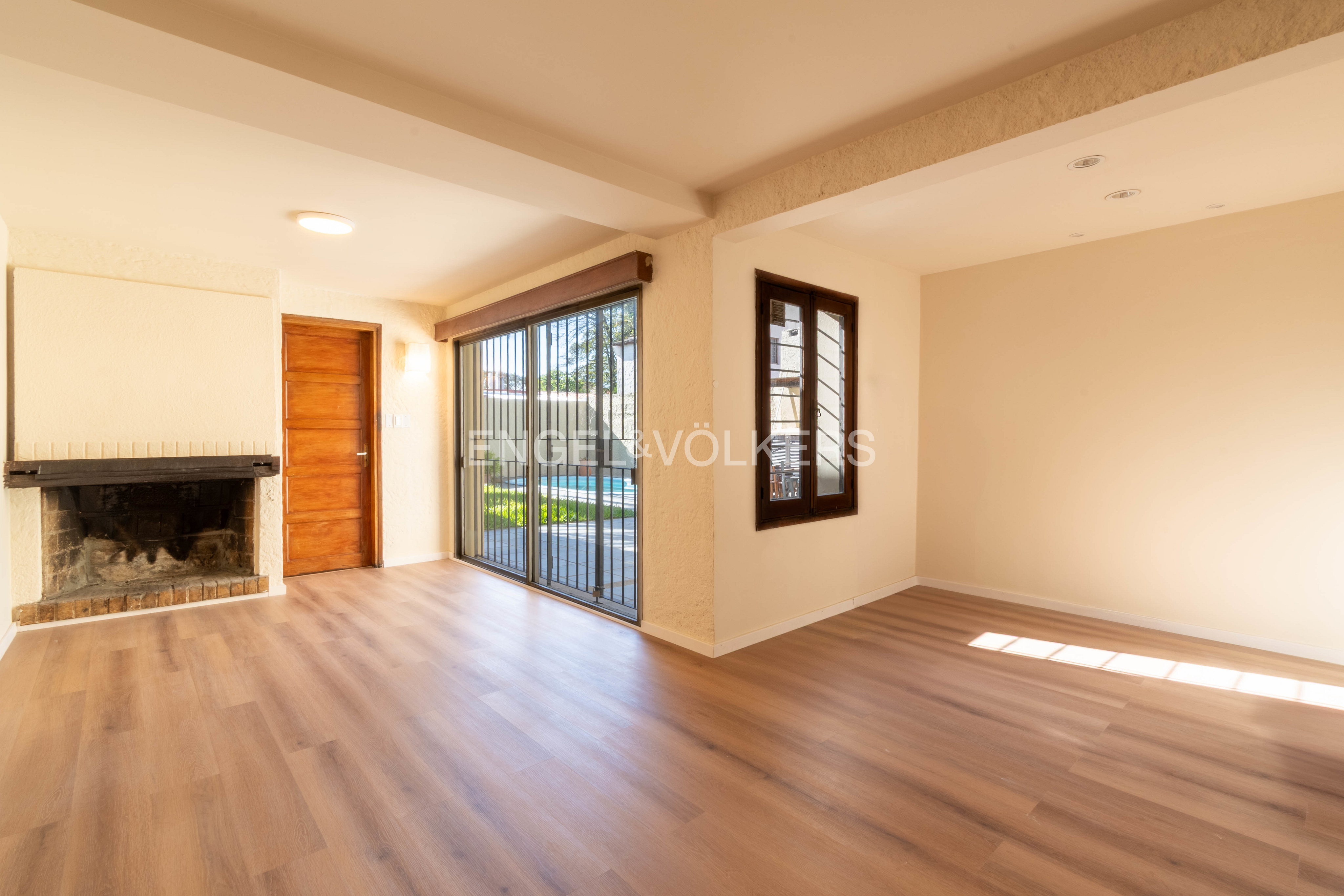 Venta de casa en excelente estado a metros de la Rambla – Ideal empresa, oficinas o consultorio en Carrasco