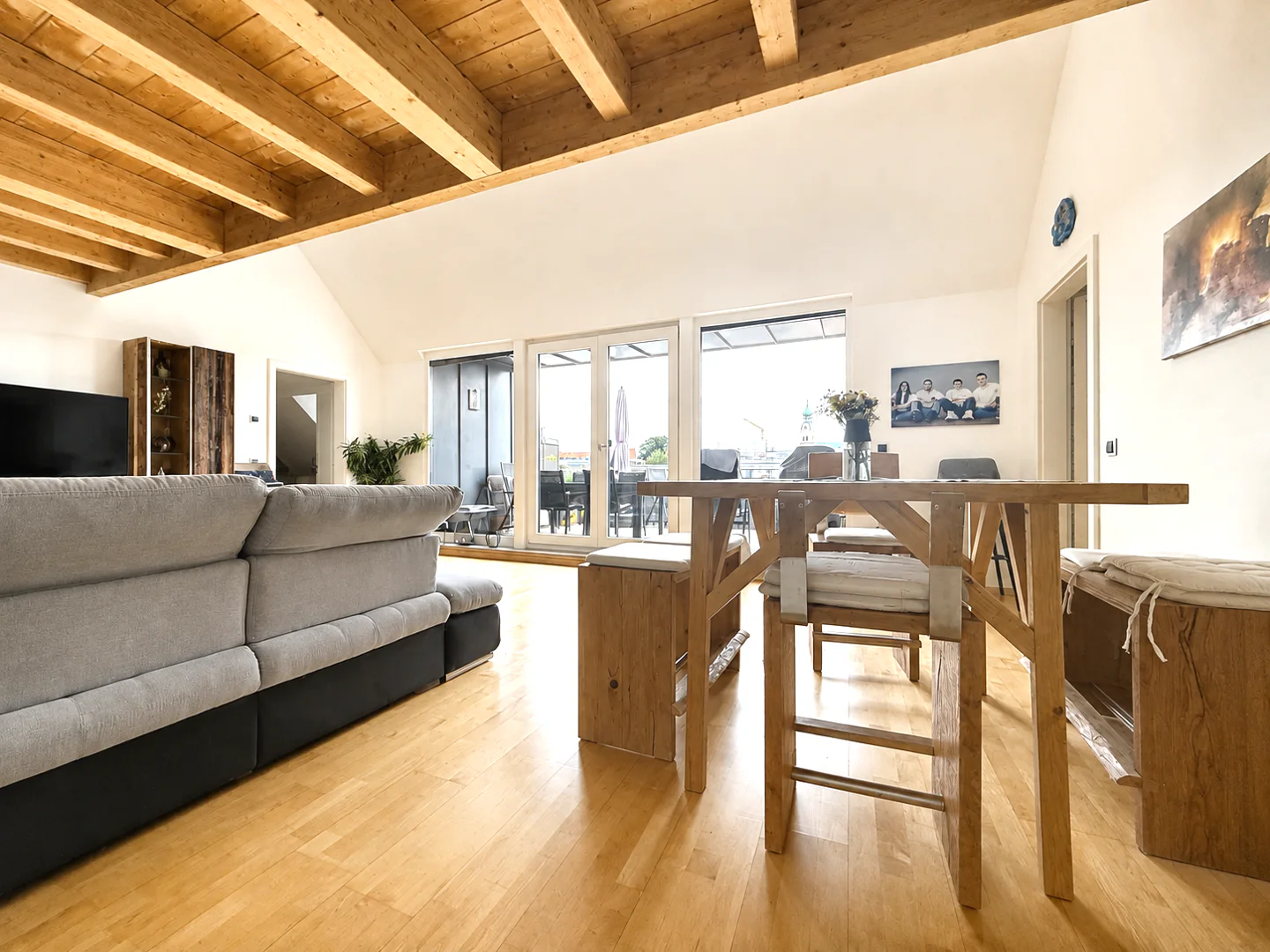 Urbanes Wohnen über den Dächern von Rosenheim 4-Zimmer Dachgeschosswohnung - drei Balkone - Foto 3