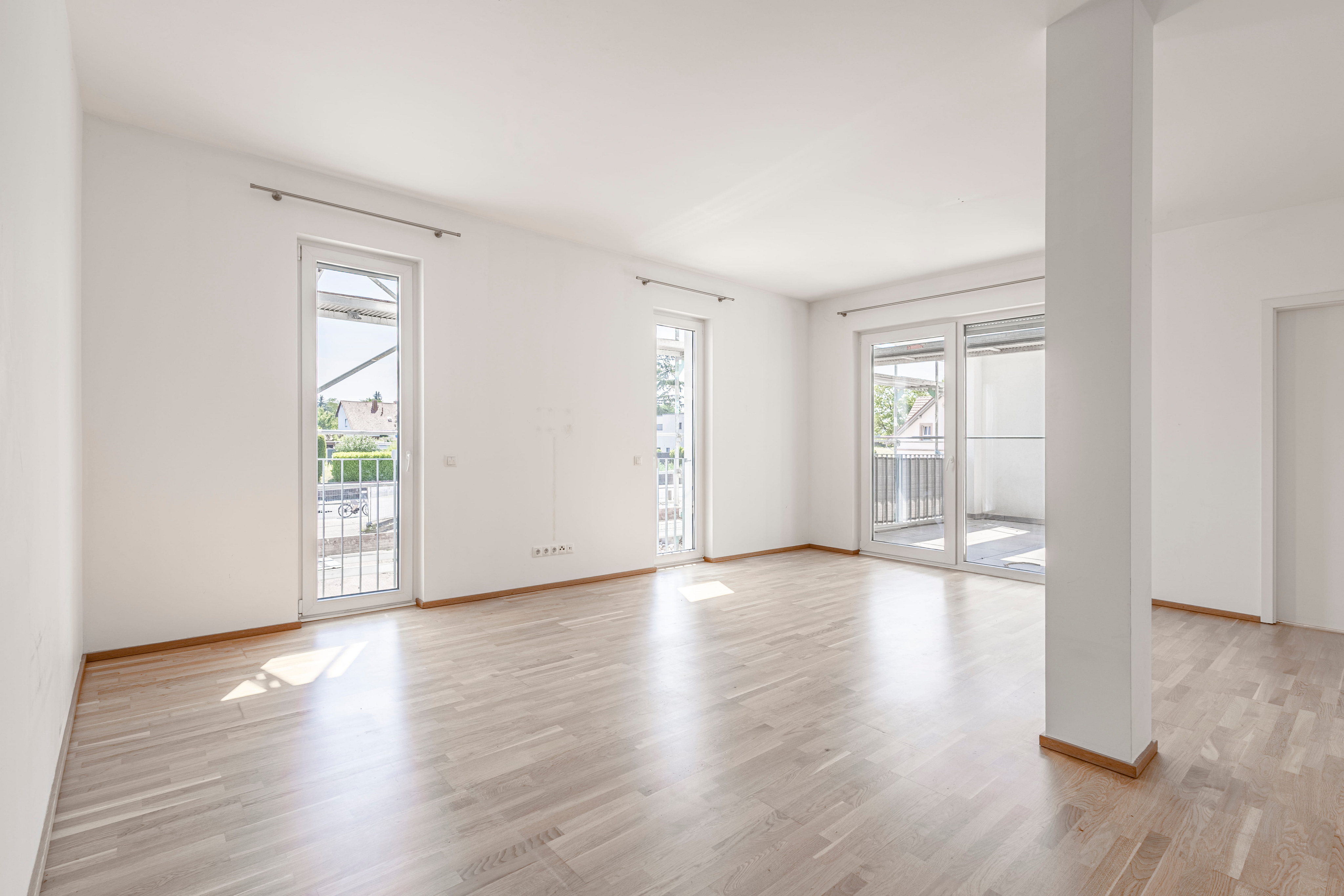 **NEUER PREIS**Citynahe Neubau-ETW (BJ:2017): 3-ZKB mit Küche, Süd-Terrasse & 2 Außen-Stellplätzen!