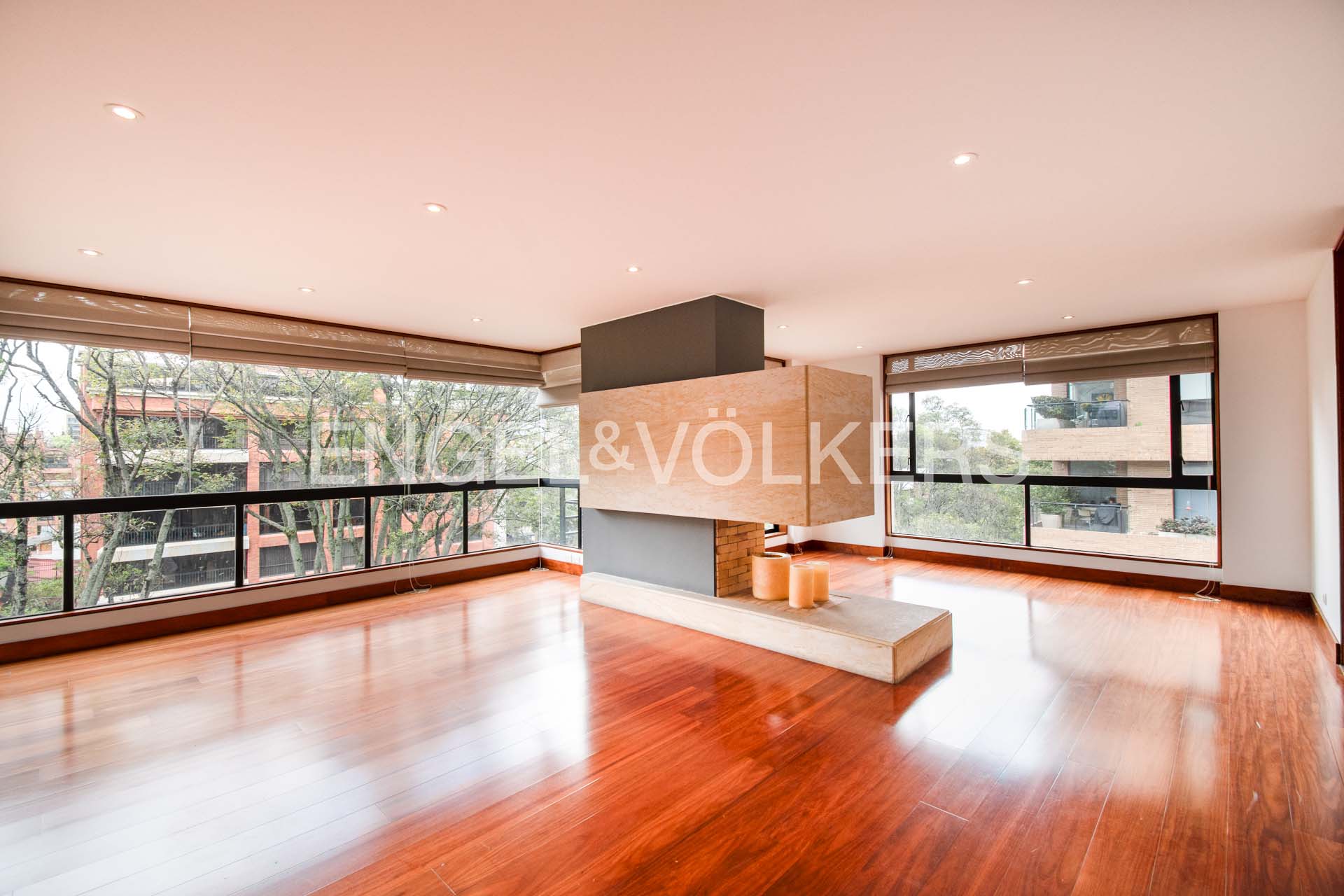 Moderno apartamento con balcones para venta en Chicó Reservado