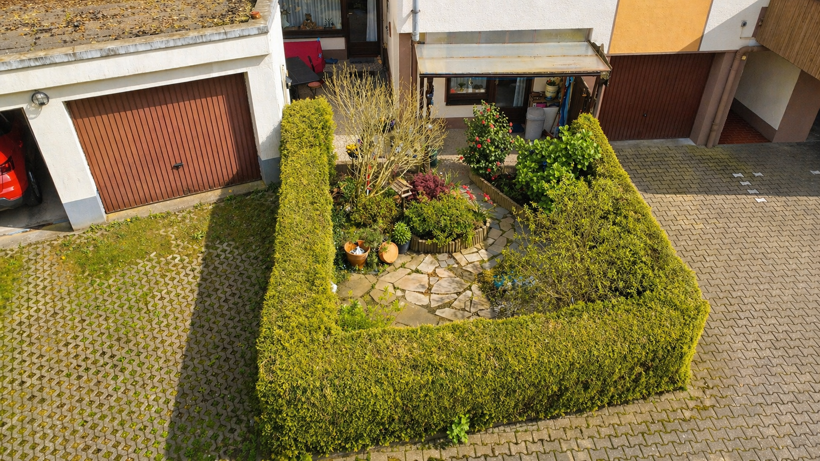 Maisonette-Wohnung in zentraler und ruhiger Lage – mit Garten, Terrasse und direktem Garagenzugang