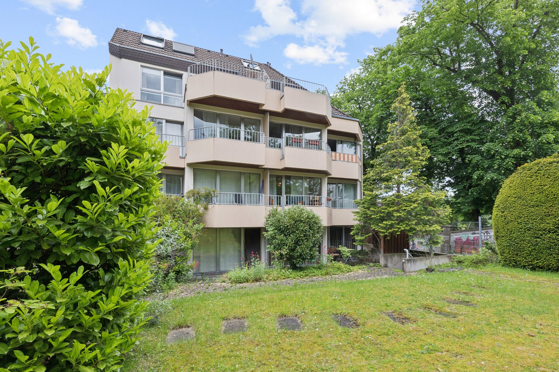 Charmante 2-Zimmer-Wohnung mit Galerie und Ausblick