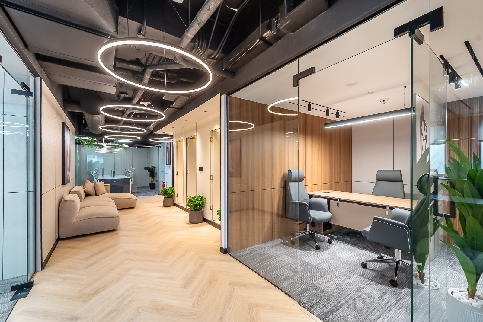 Furnished | High Floor | 4 Parkings | Vacant