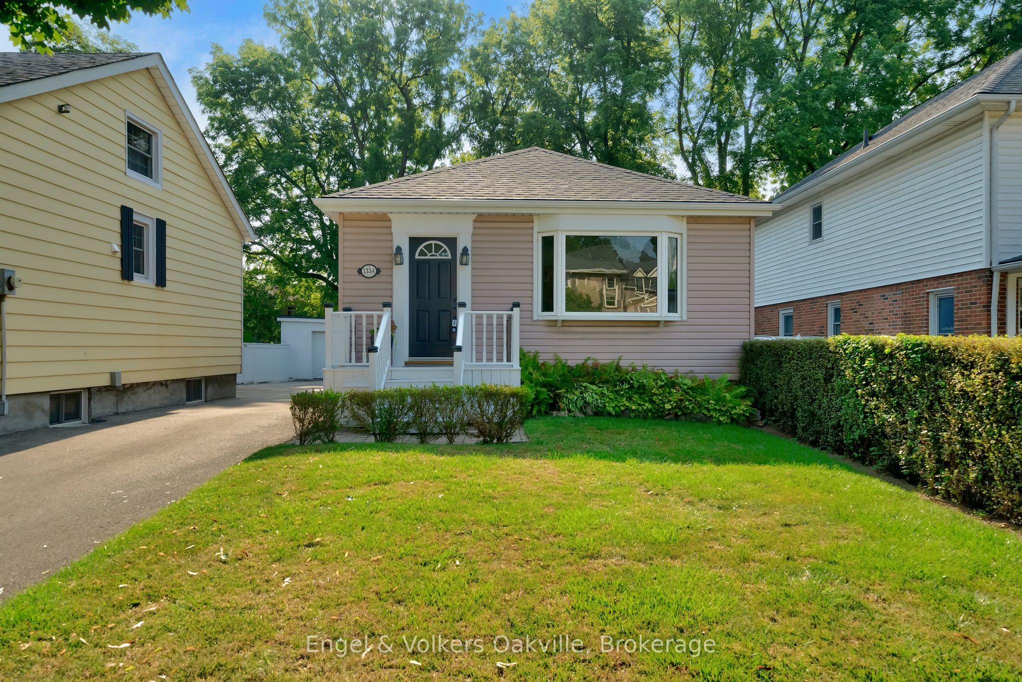 Charming 3 Bed Home Near Downtown Burlington and Lake