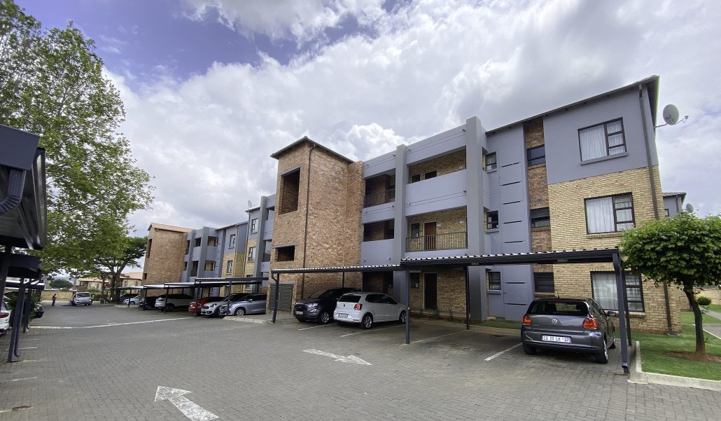 2 bed 2 bath with Private Garden
