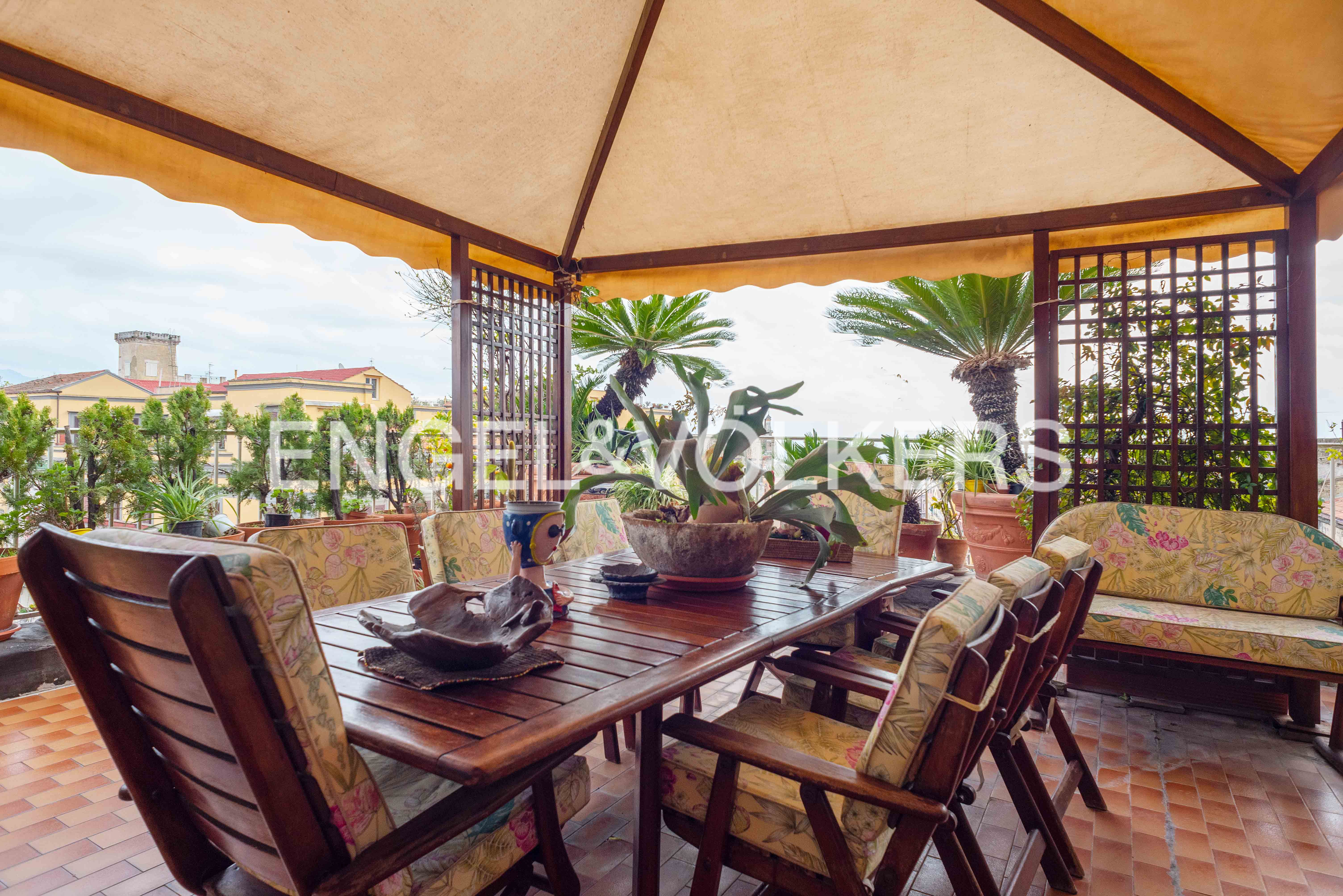 Charm and history in Santa Teresa degli Scalzi