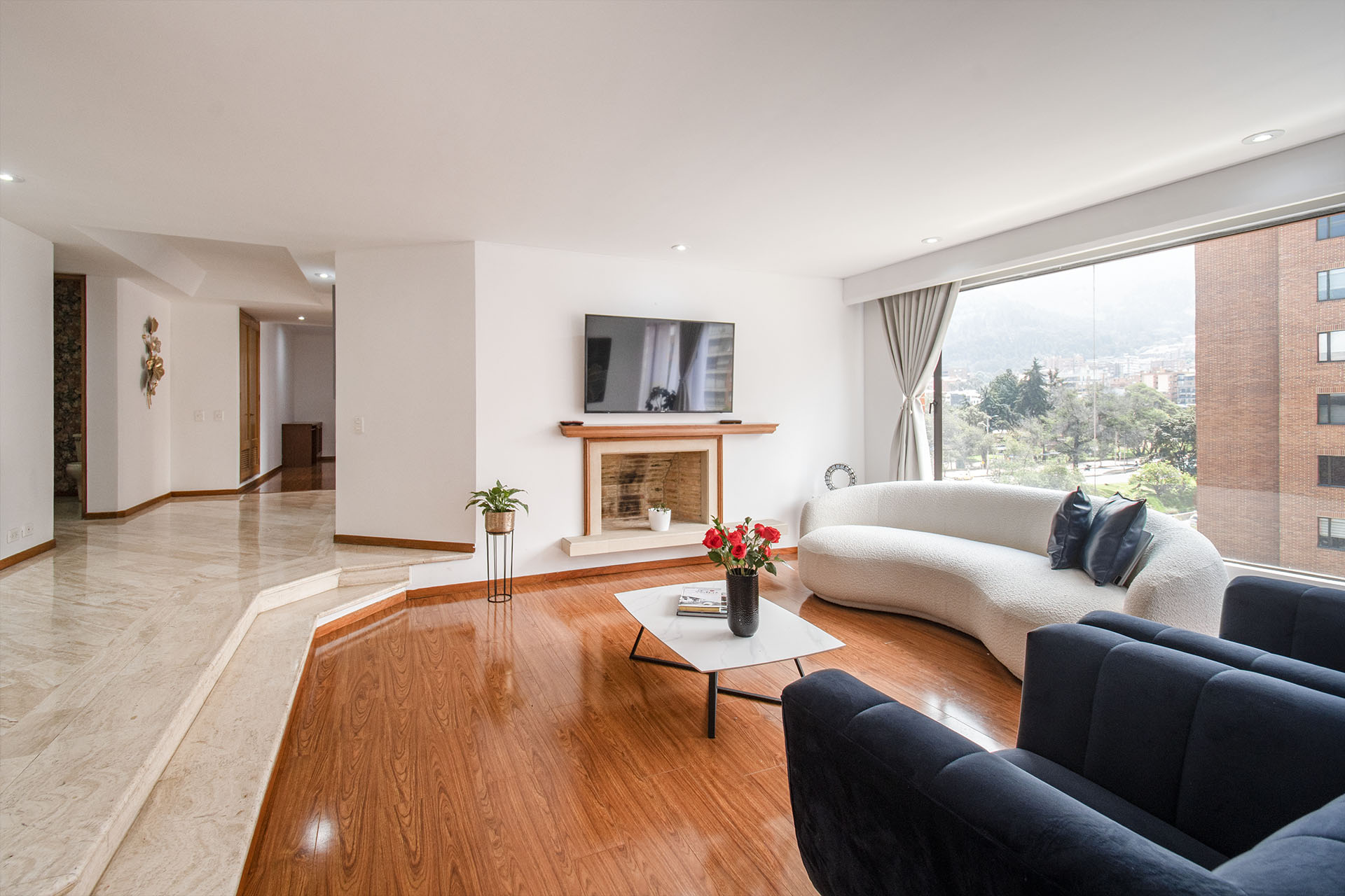 Apartamento amoblado con vista para arriendo en Santa Barbara