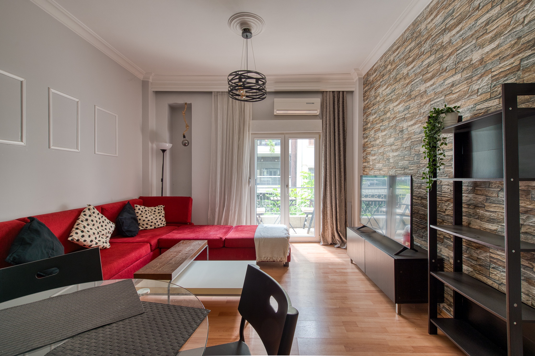 Renovated 3-bedroom apartment in the city center