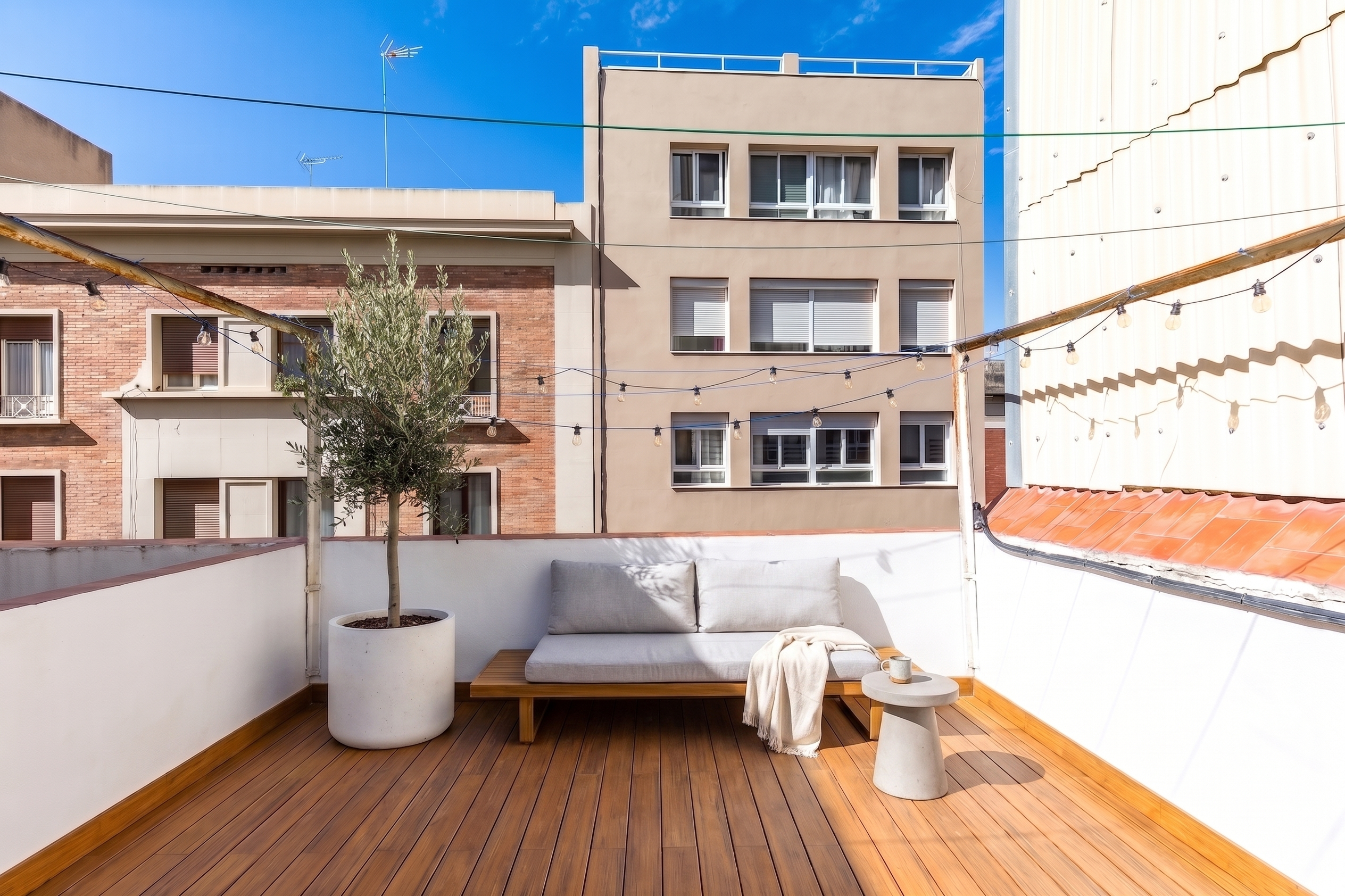 Building with great potential next to Rambla Nova