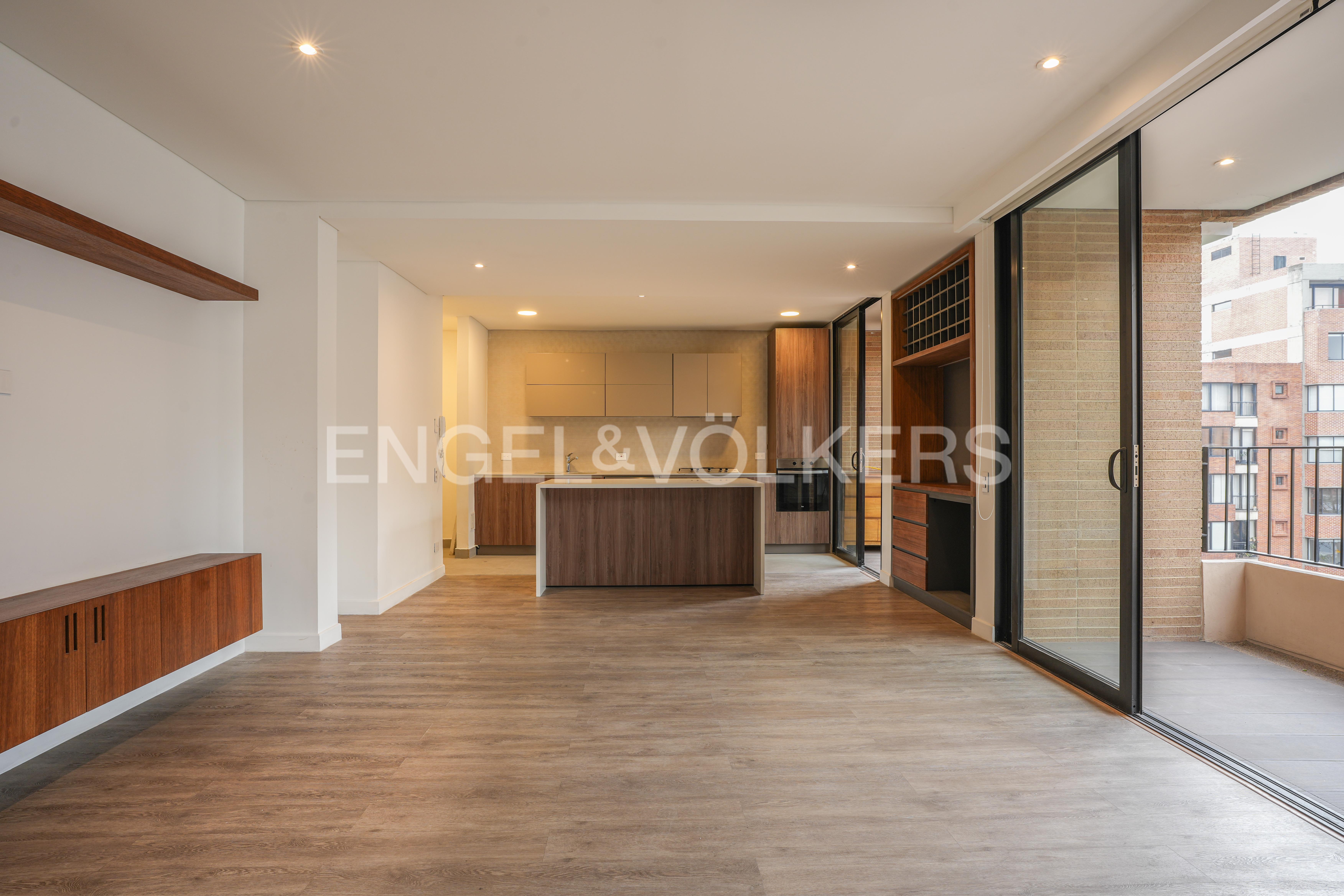 Apartamento con balcón y clubhouse para arriendo en El Virrey